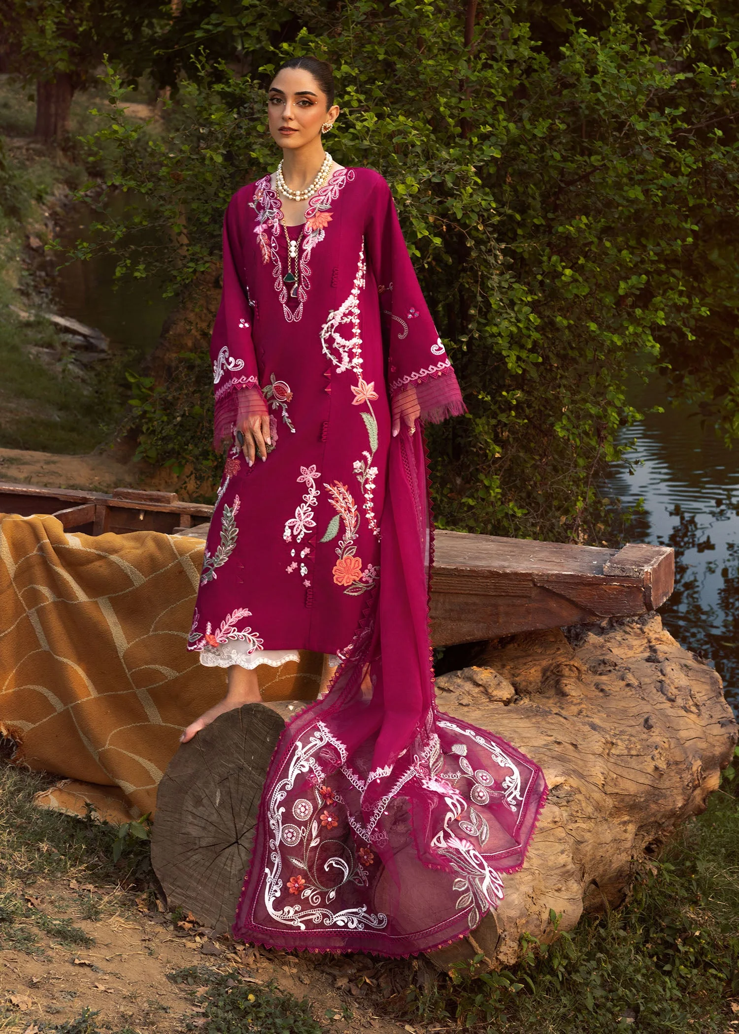 Crimson Tasawar Luxury Lawn – MIRROR GARDEN - D3A