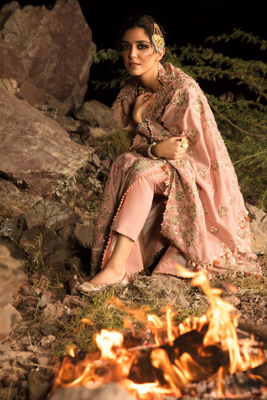 Crimson X Saira Shakira Winter Collection 2020 – Sheeshay Hazaron - Rose - Image 2