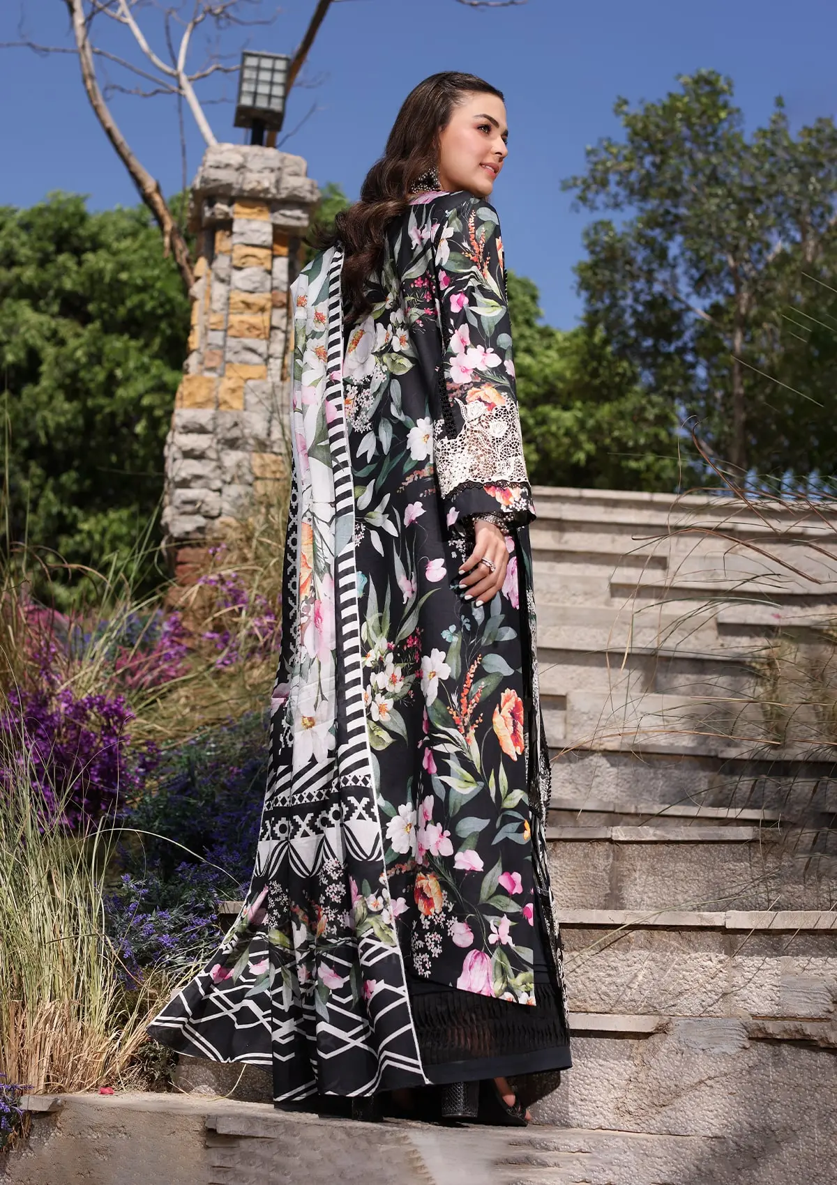 Elaf Prints Chikankari Lawn – ECK-02A NOIREE - Image 2