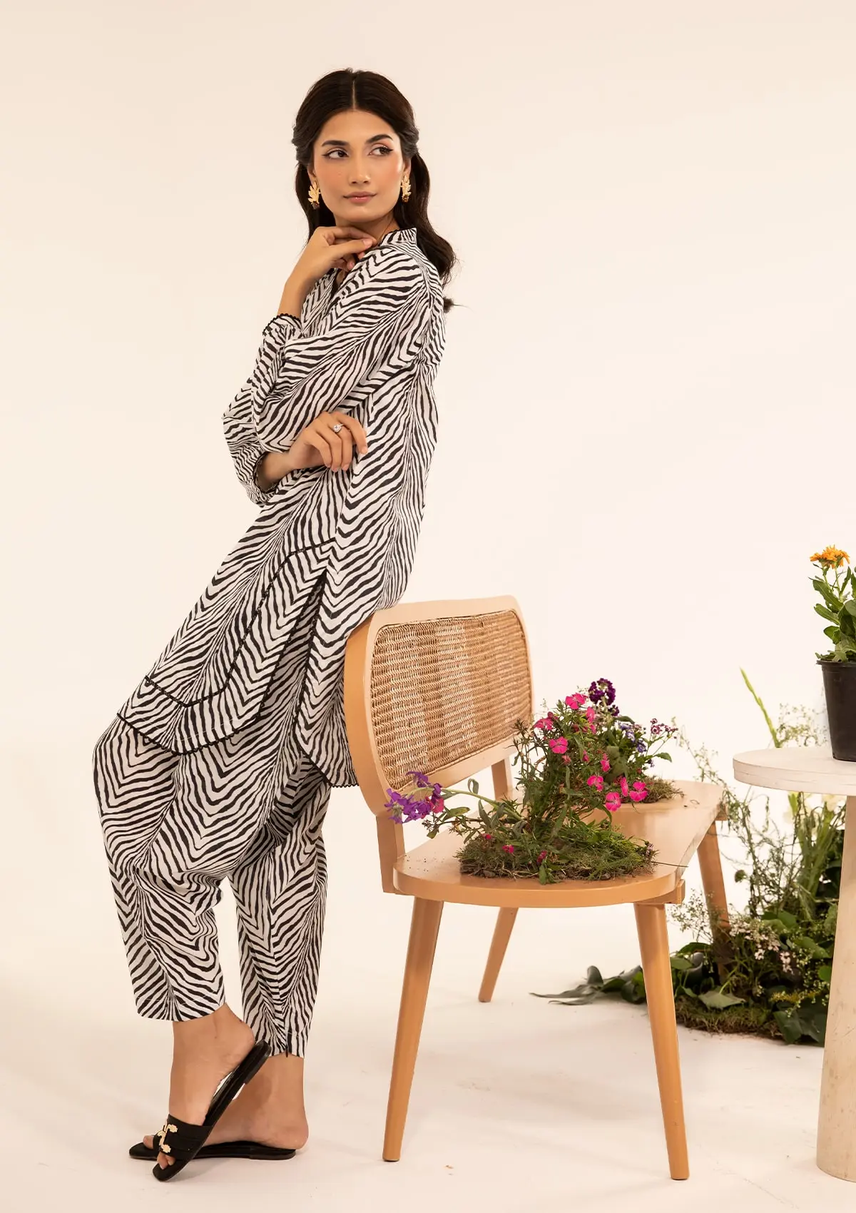 Elaf RTW/Stitched 2PC Lawn – EPT-09 SIVE - Image 2