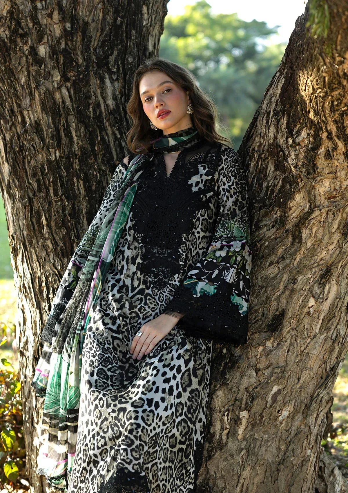 Elaf Signature Embroidered Lawn Prints – ESA-3A BELLADURNE - Image 7