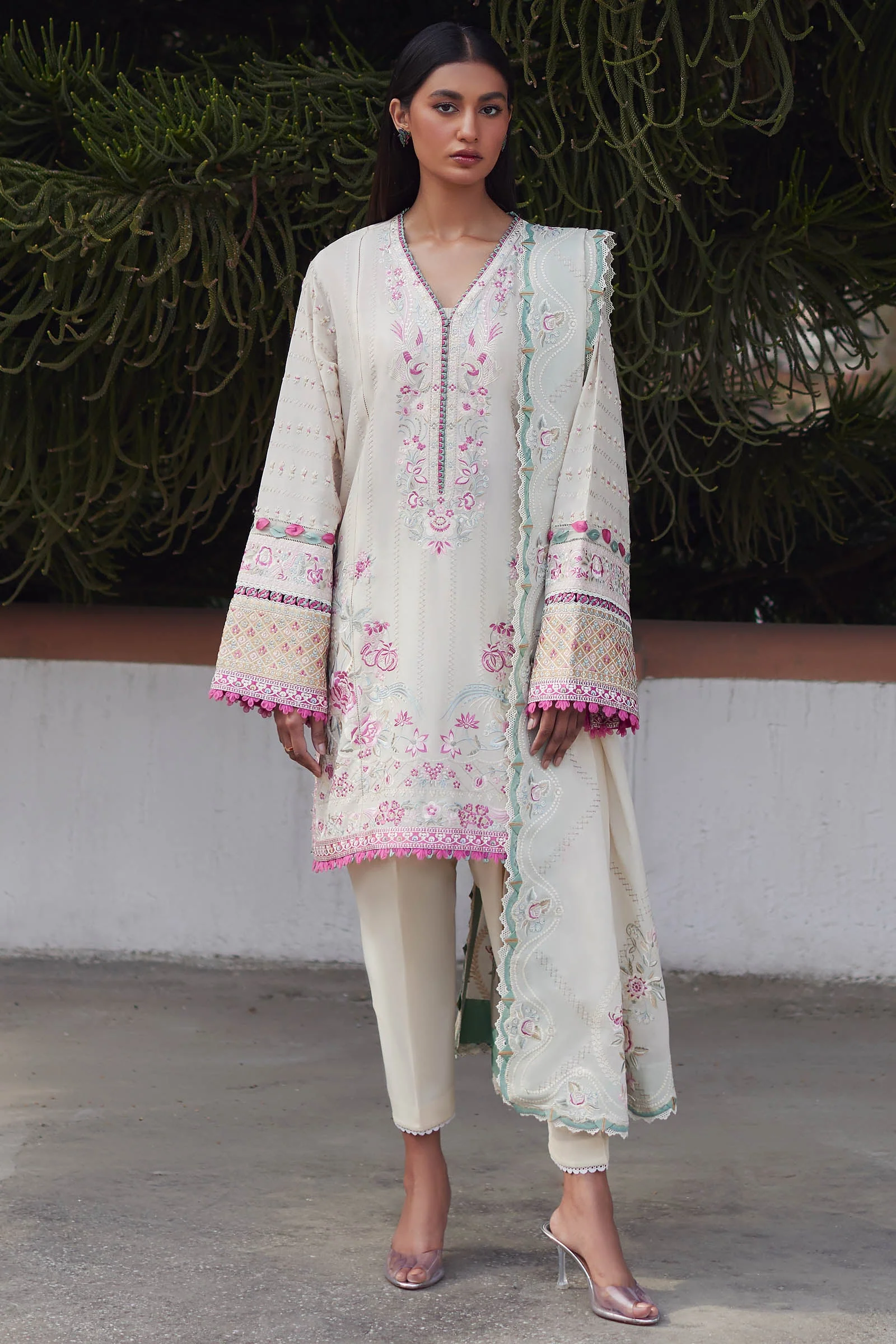Elan Luxury Lawn Collection 2024 – AIRA (EL24-10 B) - Image 3