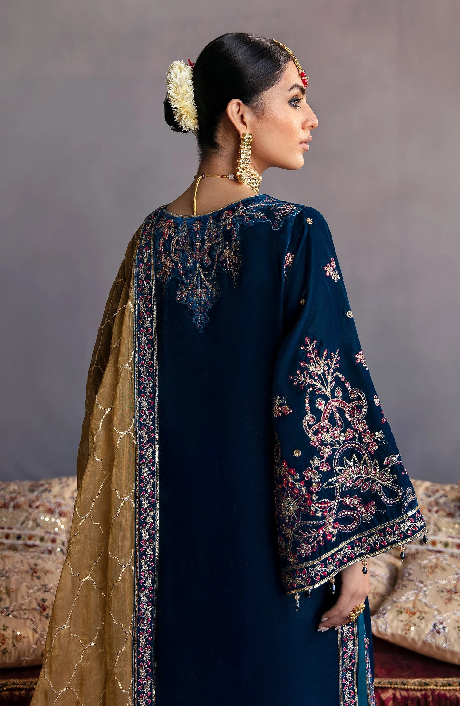 Emaan Adeel Makhmal Velvet Edition – MK-01 SUFINA - Image 4