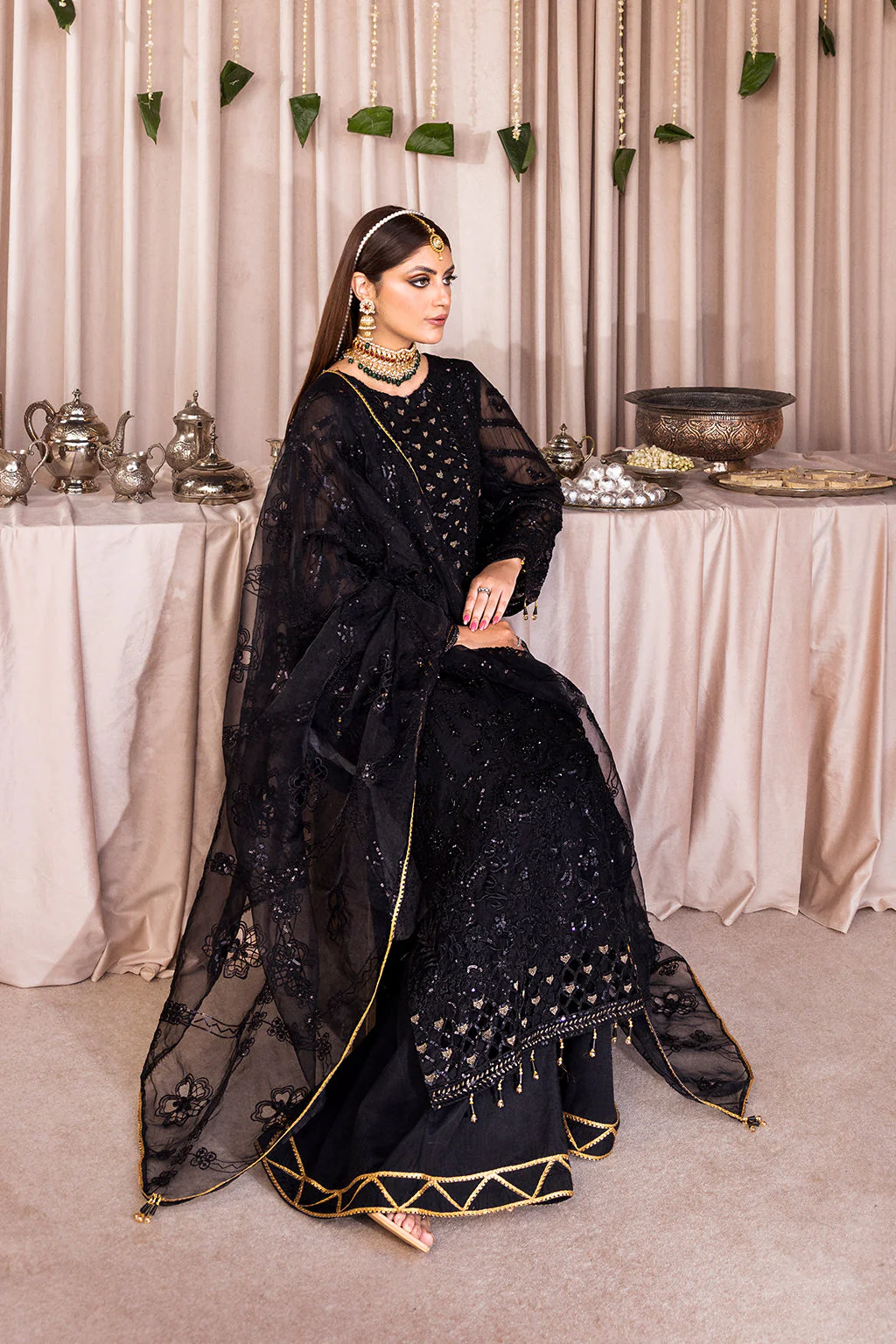 Emaan Adeel Romansiyyah Luxury Formals – RM-07 Black Swan - Image 3