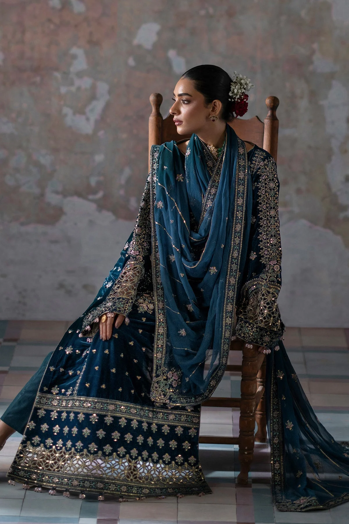 Emaan Adeel Saanjh Luxury Velvet Edit – Meher - Image 5