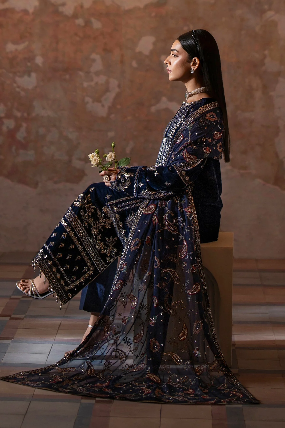 Emaan Adeel Saanjh Luxury Velvet Edit – Roshni - Image 5