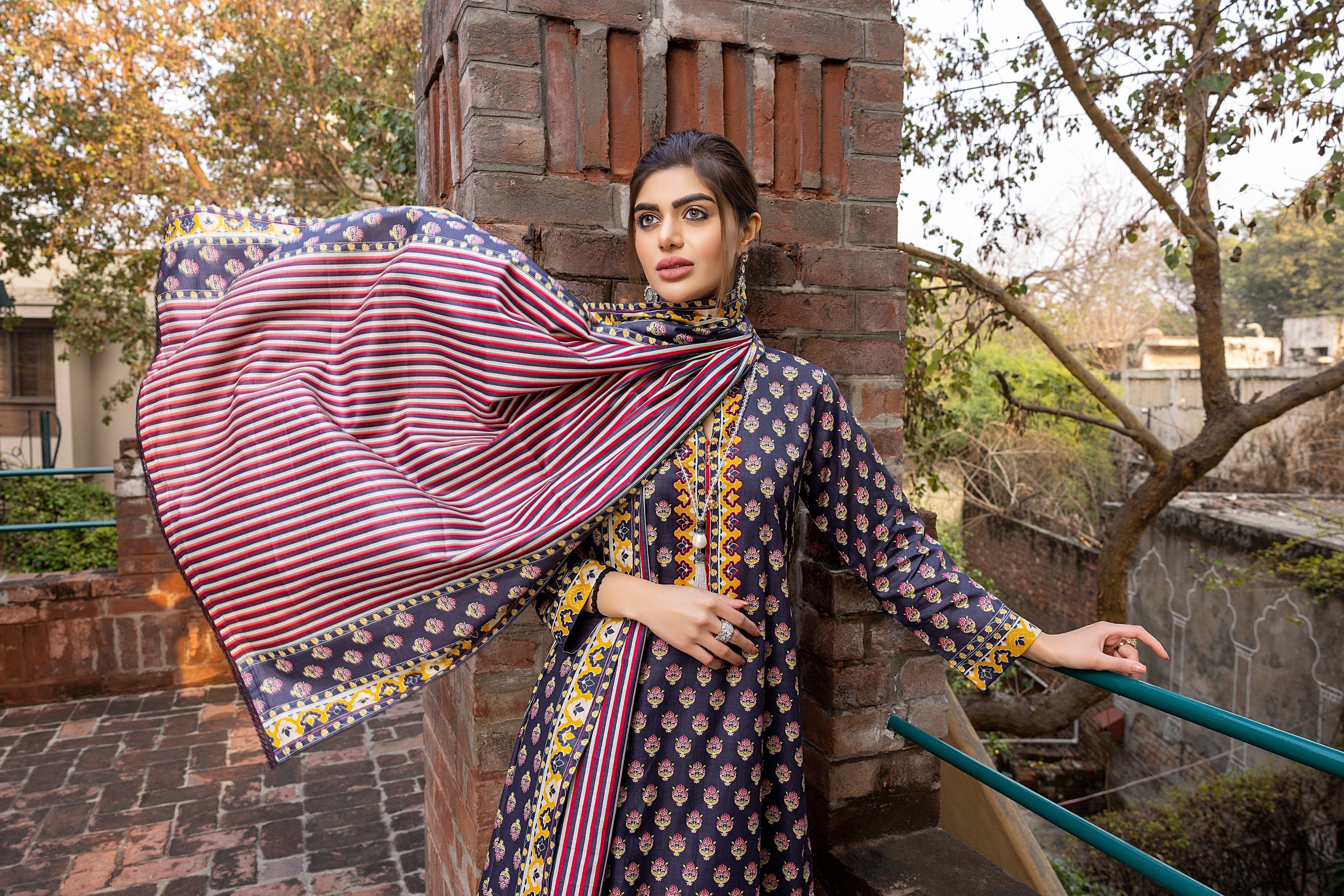 Erum Misha Printed Lawn Collection Vol-1 – EML-8 - Image 3