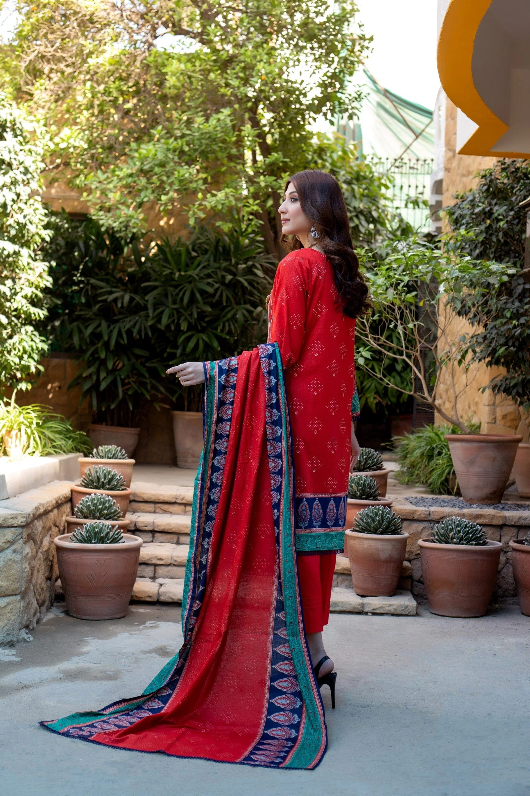 Erum Misha Printed Lawn Collection Vol-5 – EMLV5-6 - Image 4