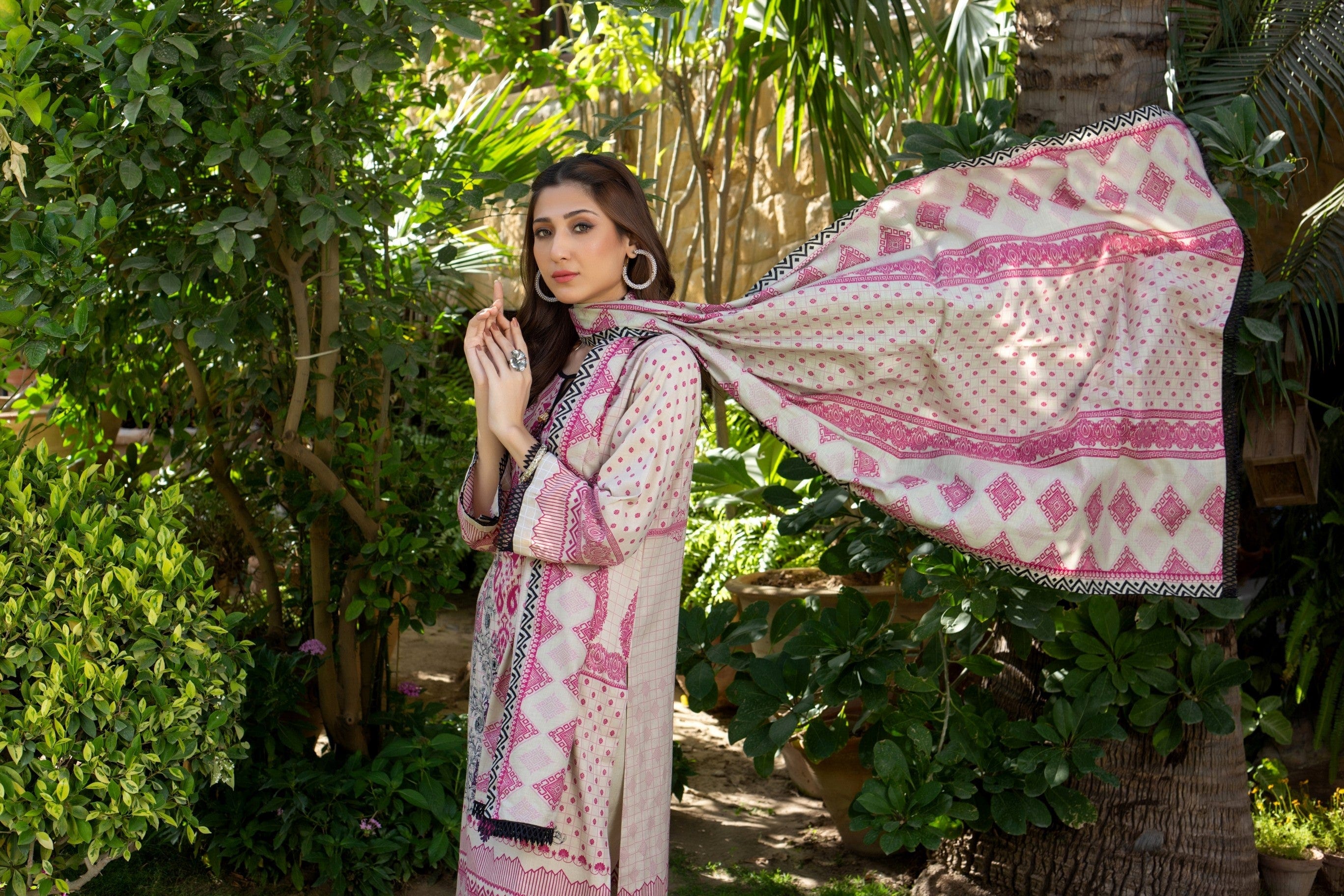 Erum Misha Printed Lawn Collection Vol-5 – EMLV5-9 - Image 3