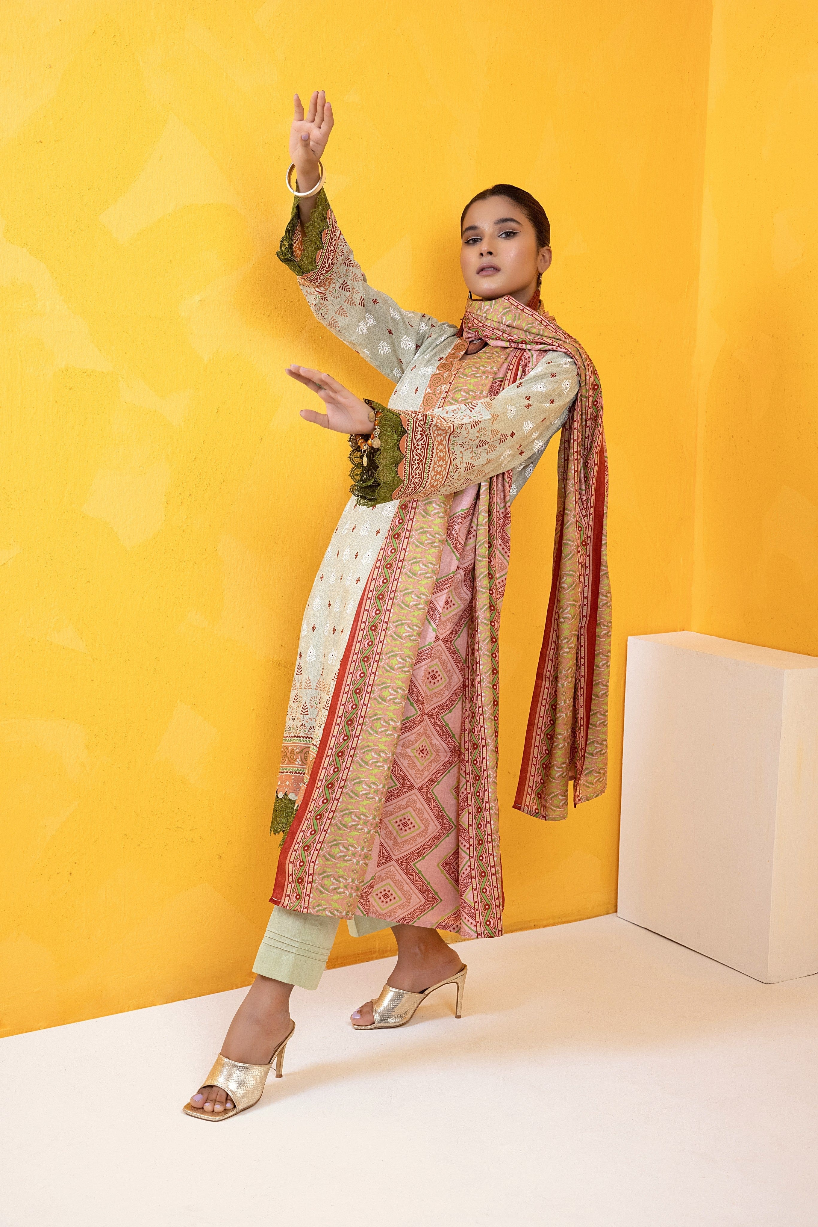 Erum Misha Printed Lawn Collection Vol-9 – EM9-4B - Image 2