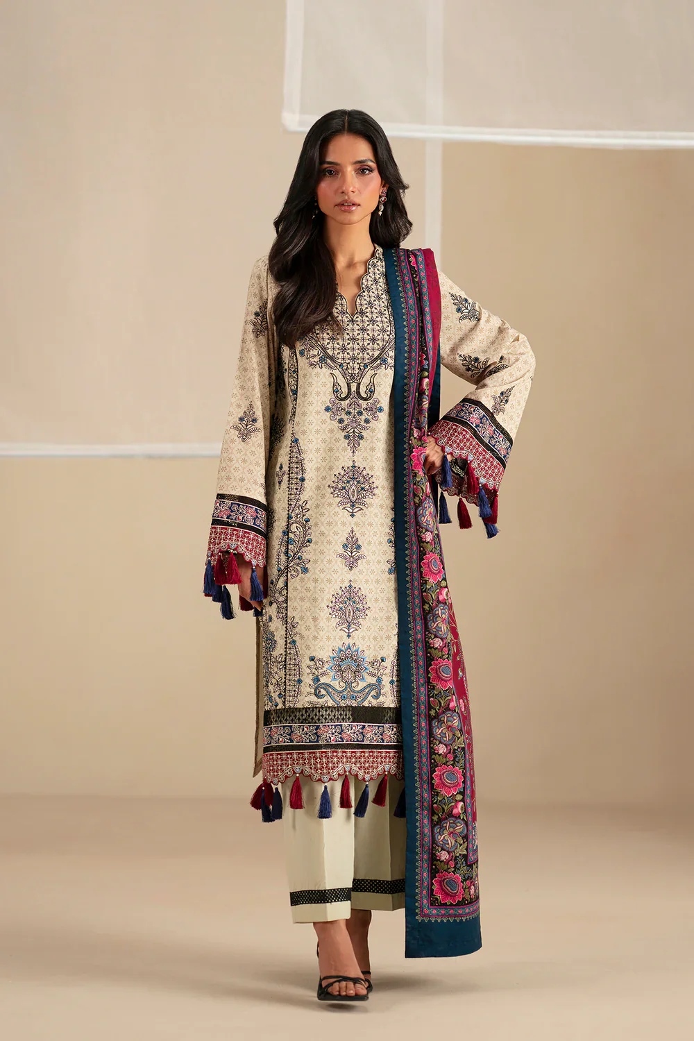 Ethnc EMBROIDERED 3pc SUIT (E0797/203/112)