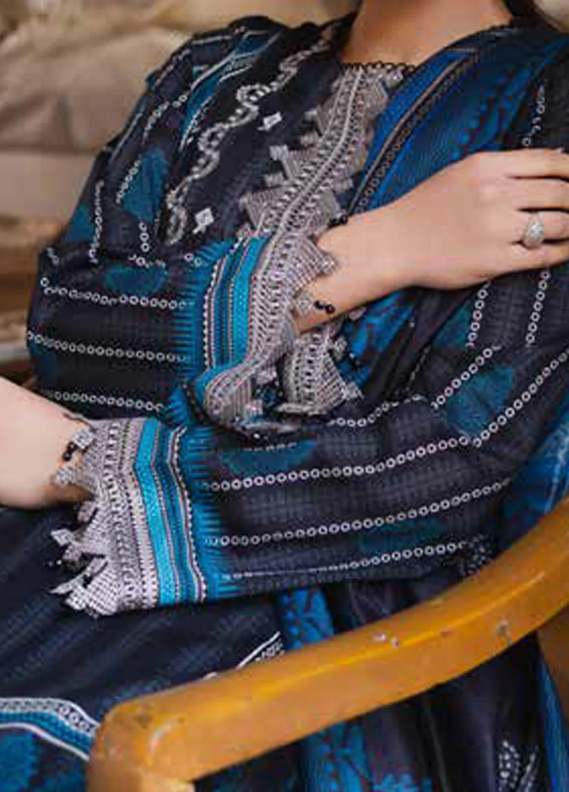 Freesia Zen Lawn by Maryum N Maria – FW-50084 Petra - Image 3