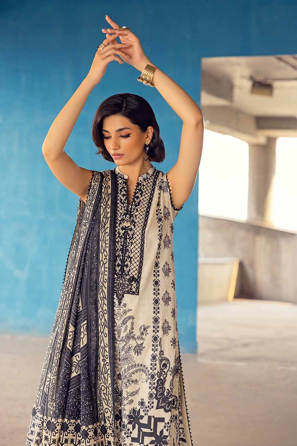 Gul Ahmed 2023 – 3PC Embroidered Cambric Suit with Digital Printed Lawn Dupatta CBE-32005 - Image 2