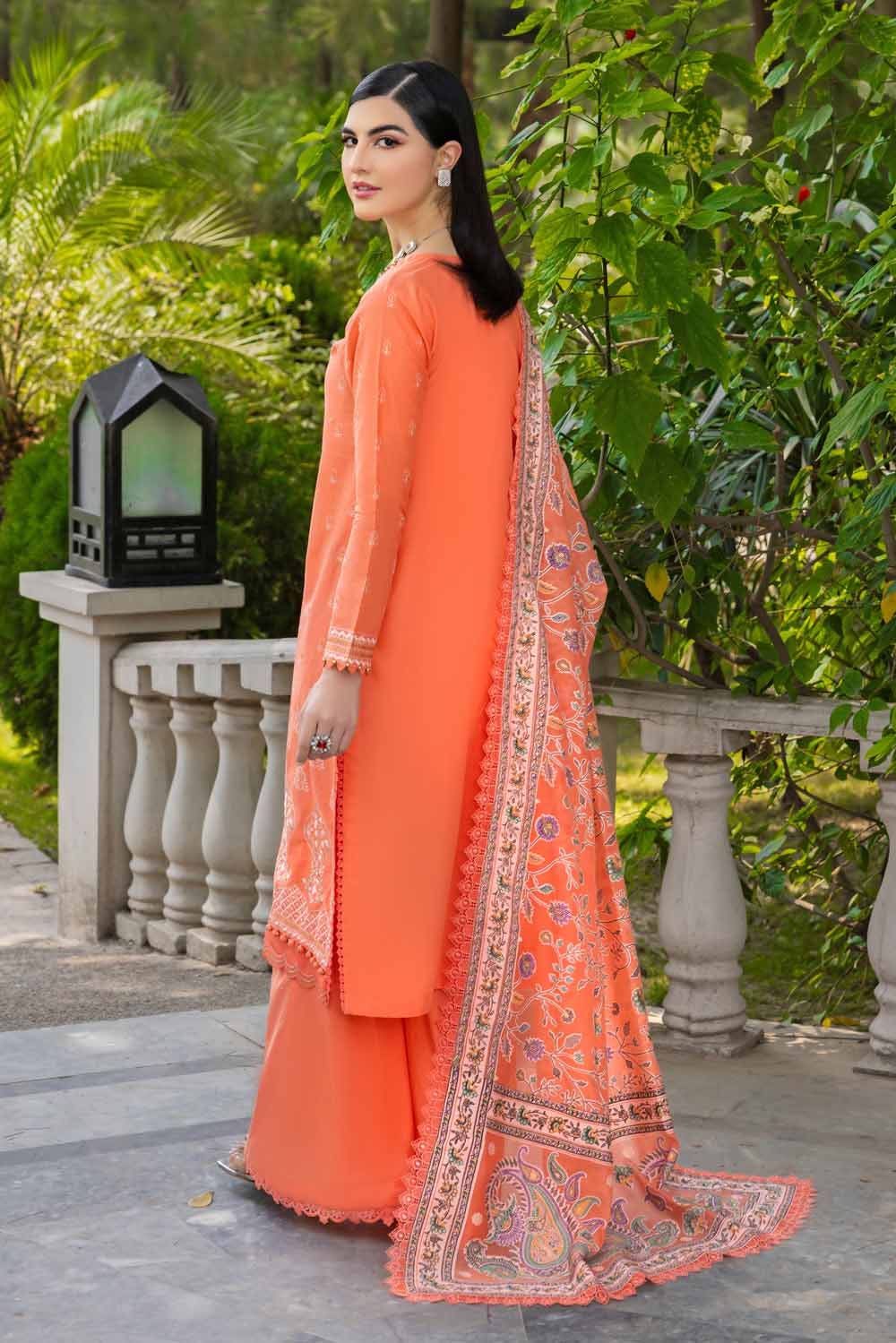 Gul Ahmed Pre-Fall 2023 – 3PC Embroidered Cambric Suit with Printed Burnout Dupatta BN-32004 - Image 2