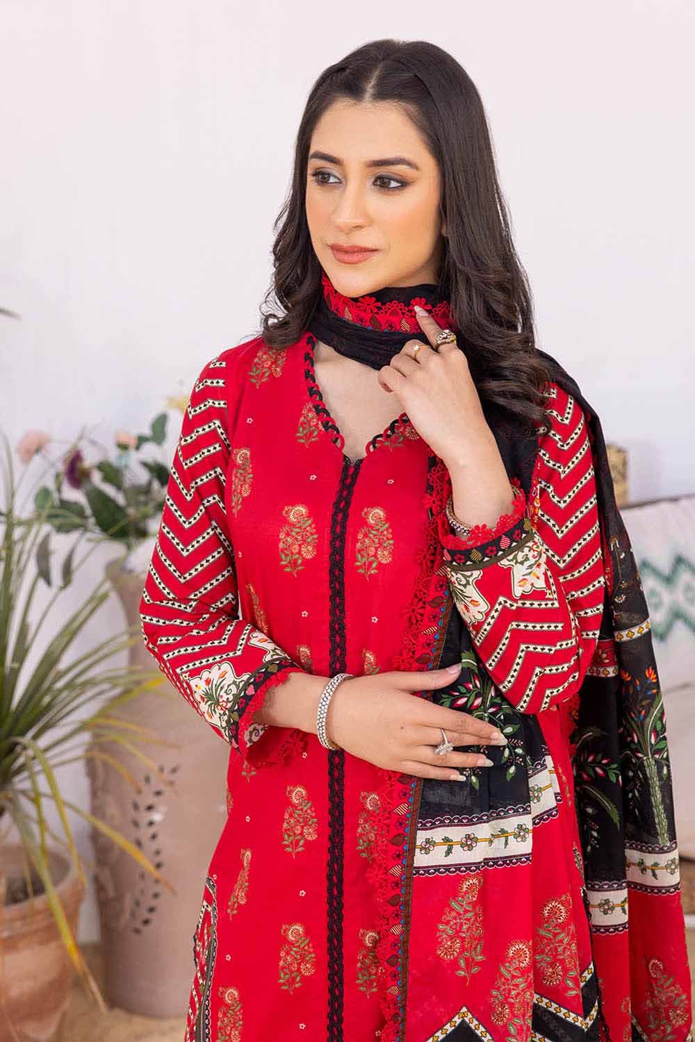 Gul Ahmed 2023 – 3PC Lawn Printed Suit CL-32262 - Image 2