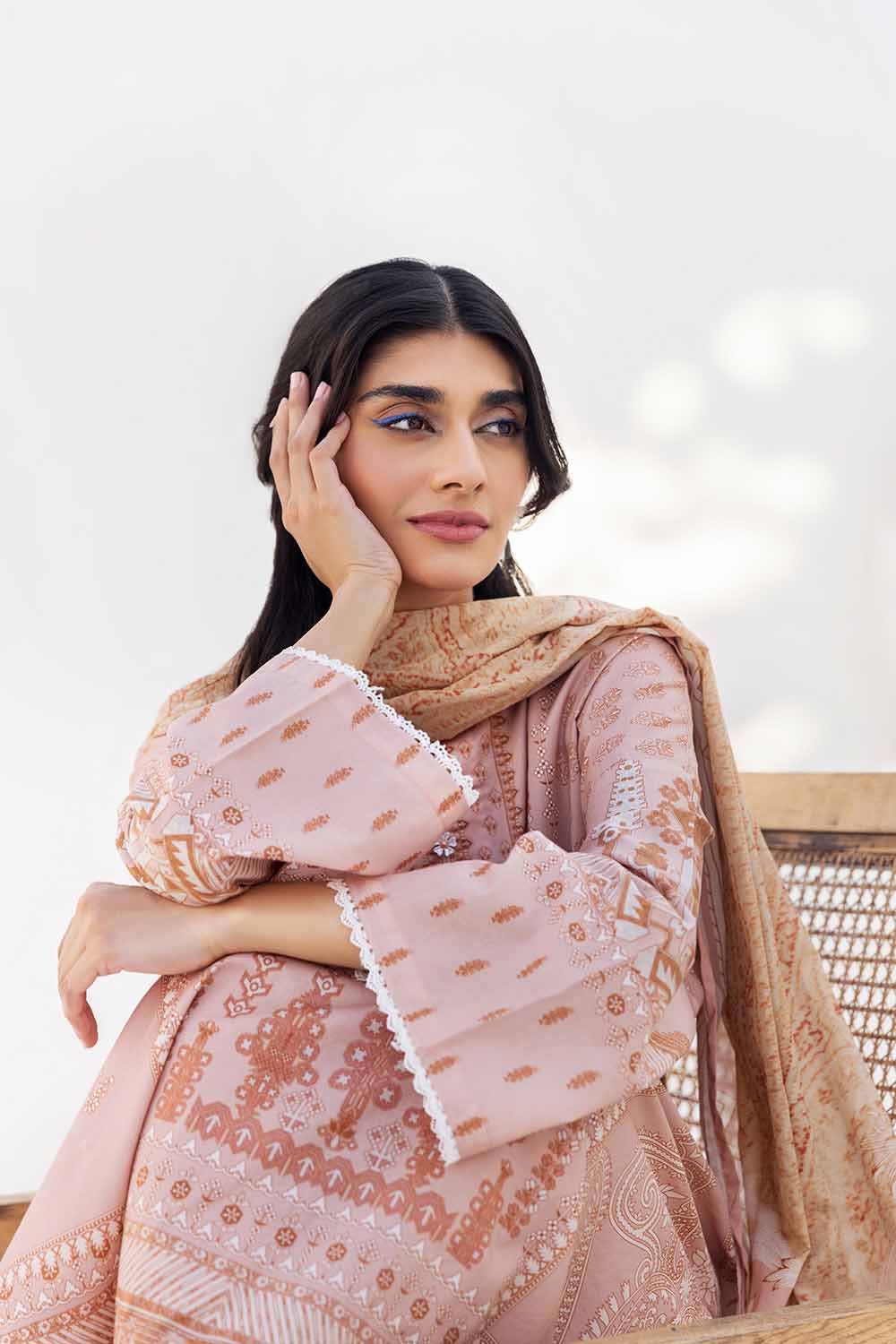 Gul Ahmed 2023 – 3PC Printed Cambric Suit with Lawn Dupatta CBN-32013 - Image 5
