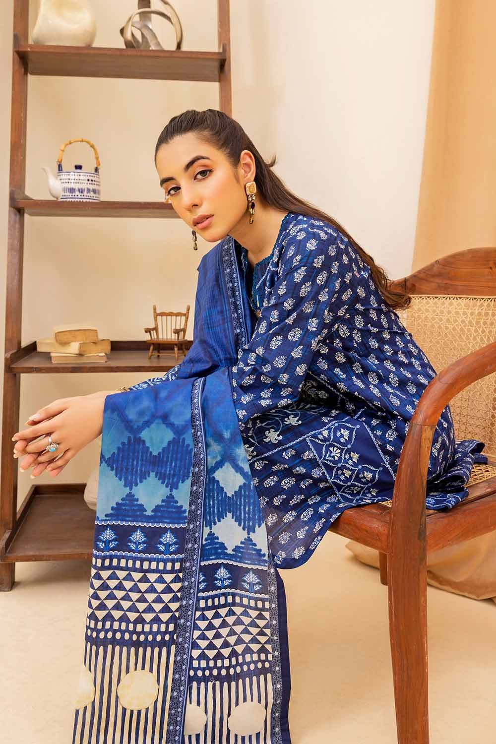 Gul Ahmed 2023 – 3PC Printed Cambric Suit with Lawn Dupatta CBN-32015 - Image 5