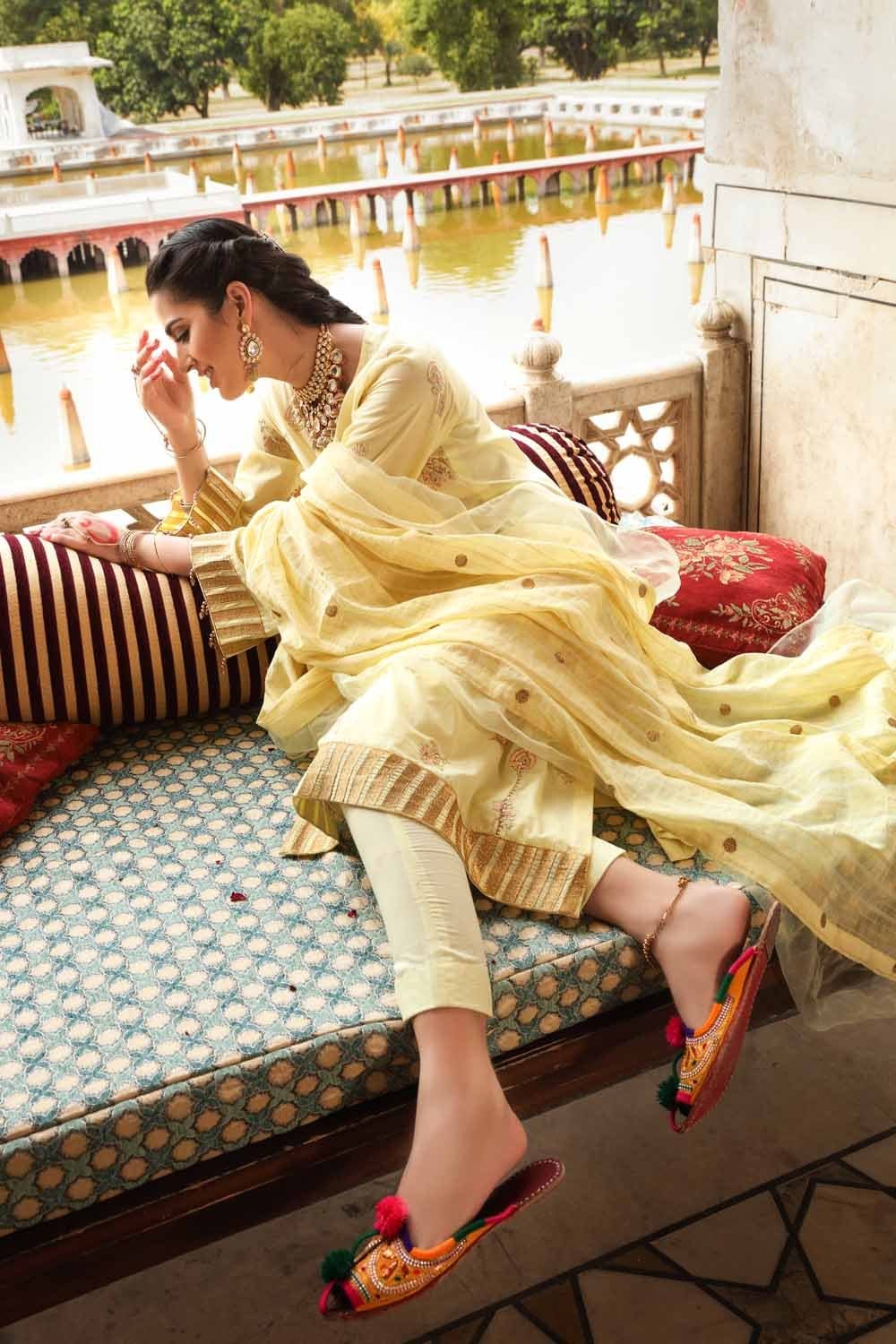 Gul Ahmed Festive Collection โ Embroidered Lawn Suit with Yarn Dyed Dupatta FE-12045