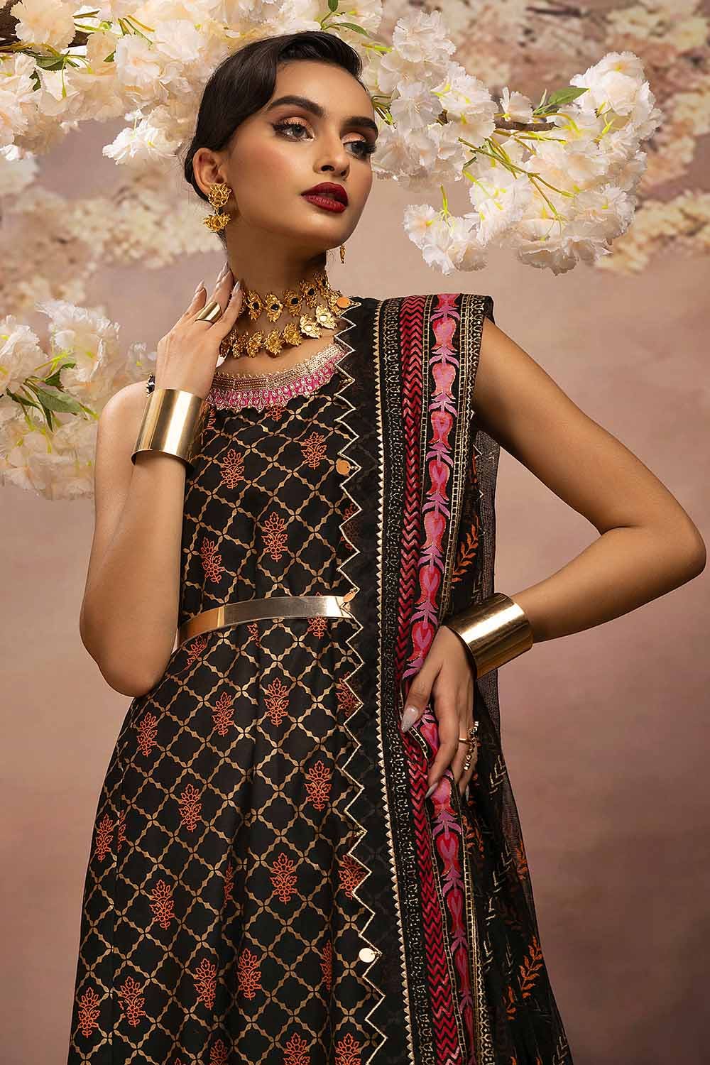 Gul Ahmed Maharani Muse – 3PC Embroidered Gold and Lacquer Printed Lawn Suit with Cotton Net Dupatta CN-32027 - Image 3