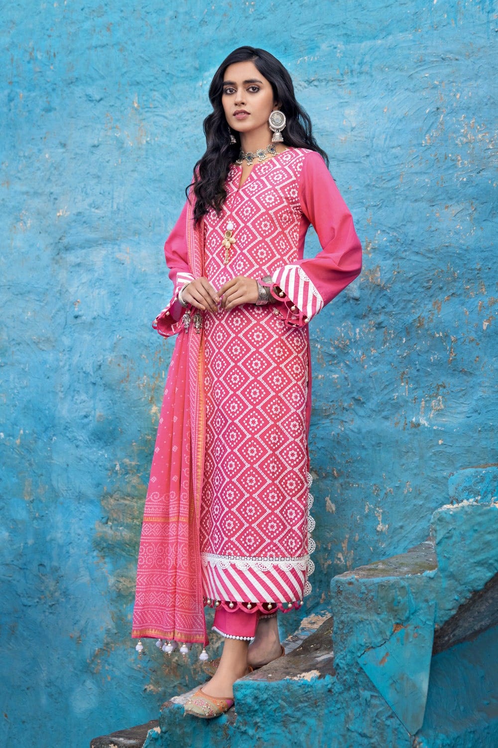 Gul Ahmed Summer 2022 · Chunri Collection – 3PC Chunri Embroidered Lawn Suit CL-22039 - Image 2