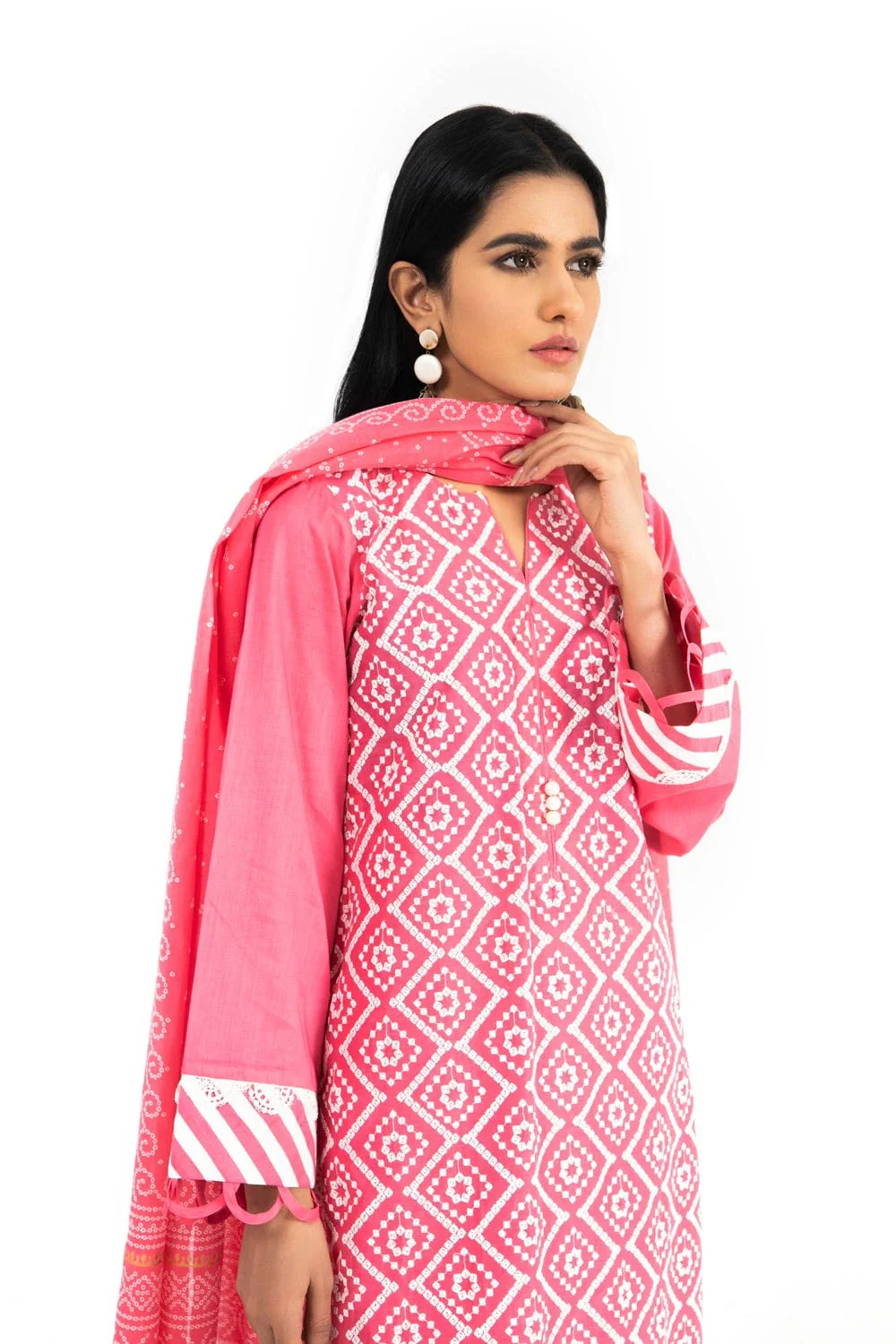 Gul Ahmed Summer 2022 · Chunri Collection – 3PC Chunri Embroidered Lawn Suit CL-22039 - Image 6