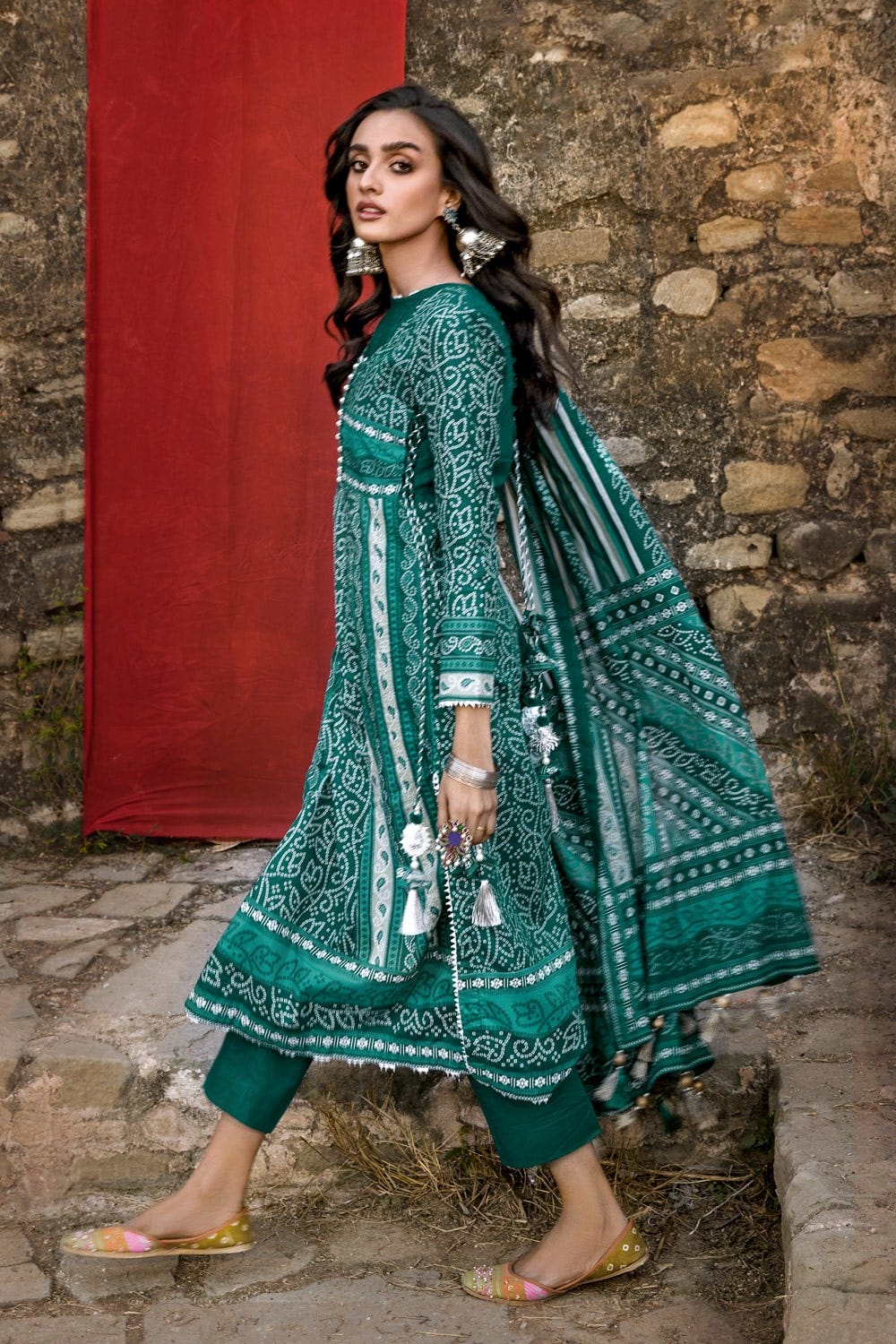 Gul Ahmed Summer 2022 · Chunri Collection – 3PC Chunri Lawn Suit CL-22104 B - Image 4