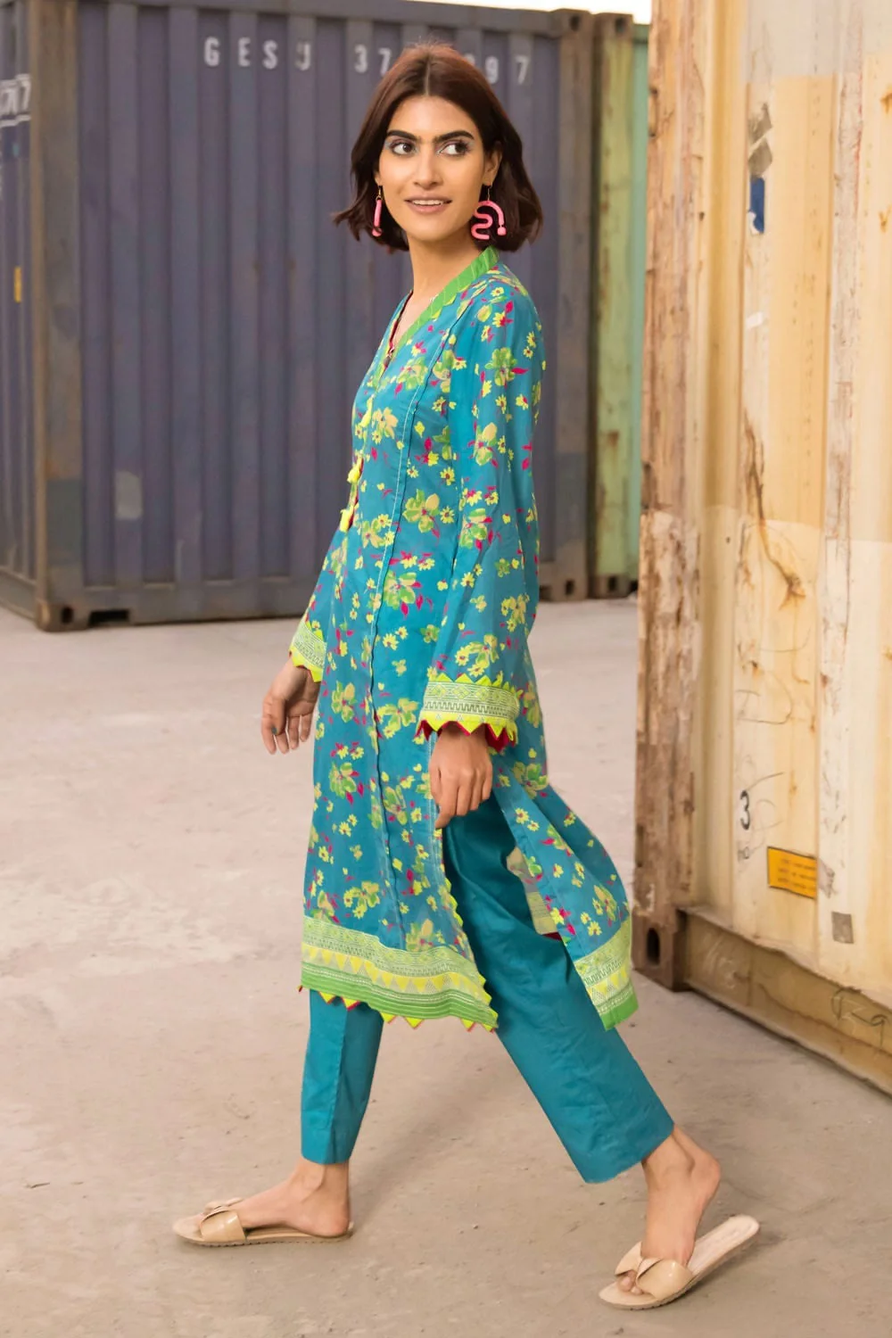 Gul Ahmed Summer 2022 · Essential 1 PC Collection – 1PC Gold Printed Lawn Shirt SL-925 B - Image 2