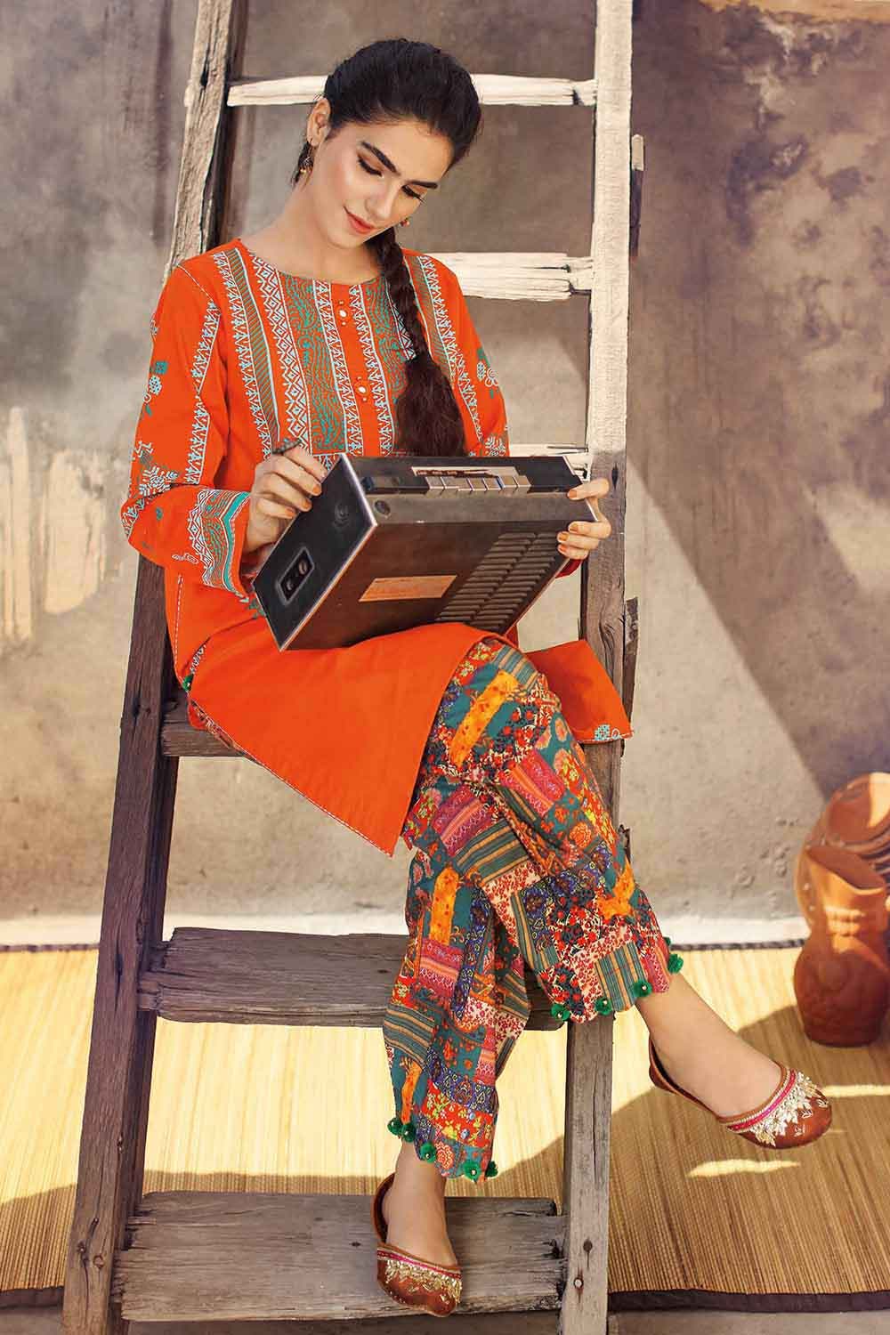 Gul Ahmed Summer 2022 · Essential 2PC Collection – 2PC Printed Lawn Shirt Trousers TL-370 - Image 2