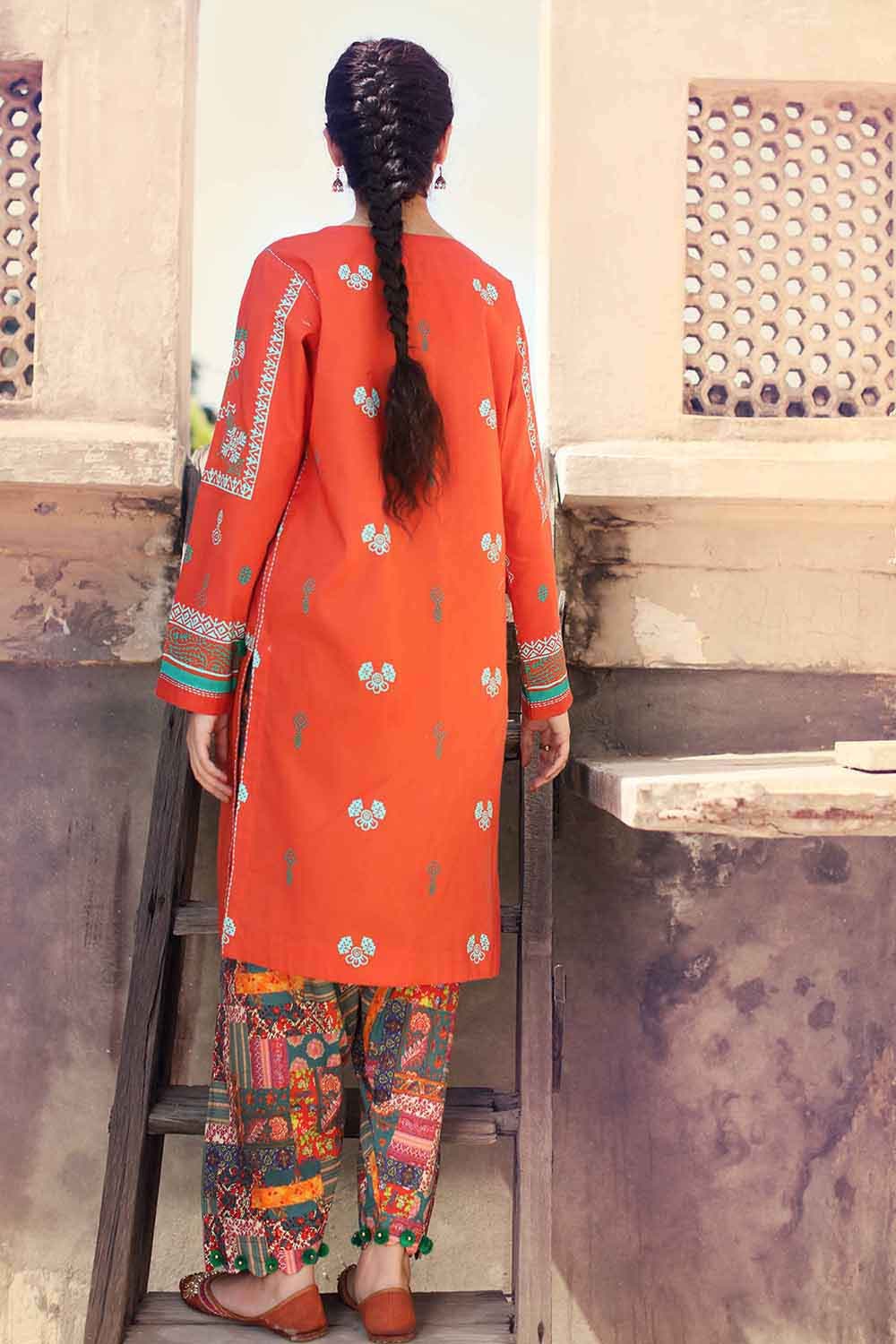 Gul Ahmed Summer 2022 · Essential 2PC Collection – 2PC Printed Lawn Shirt Trousers TL-370 - Image 3