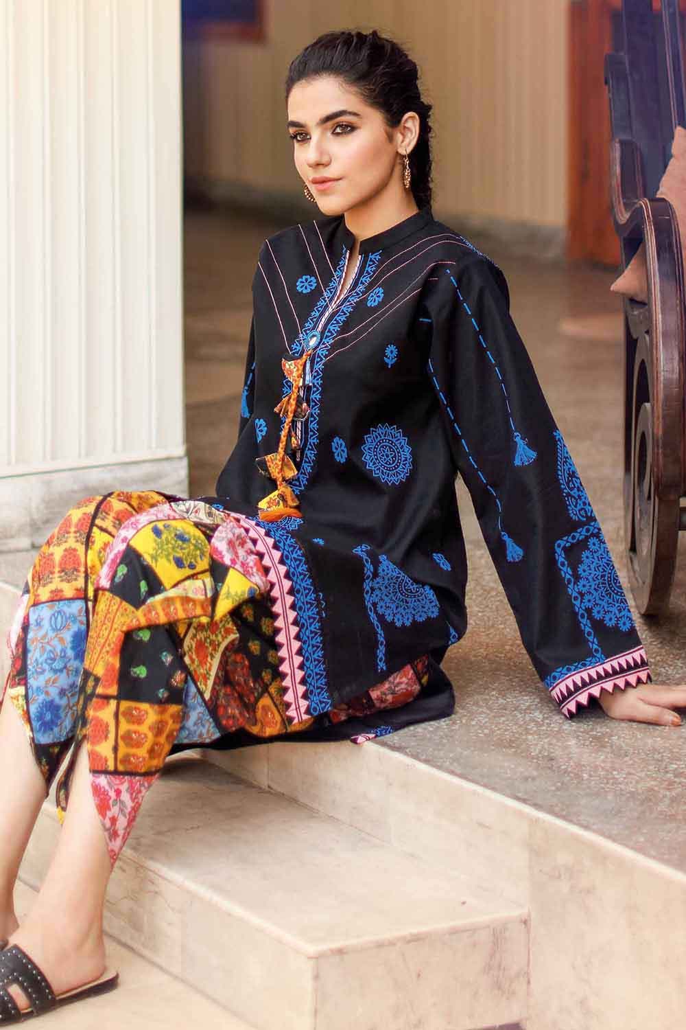 Gul Ahmed Summer 2022 · Essential 2PC Collection – 2PC Printed Lawn Shirt Trousers TL-372 - Image 3