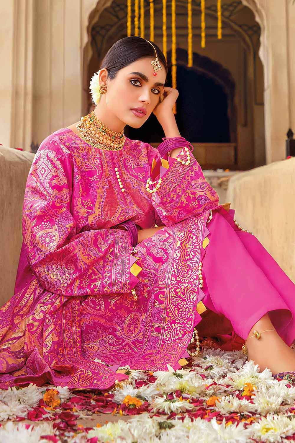 Gul Ahmed Summer 2022 · Essential 3PC Collection – 3PC Banarsi Brocade Lawn Suit CL-22219 A - Image 3