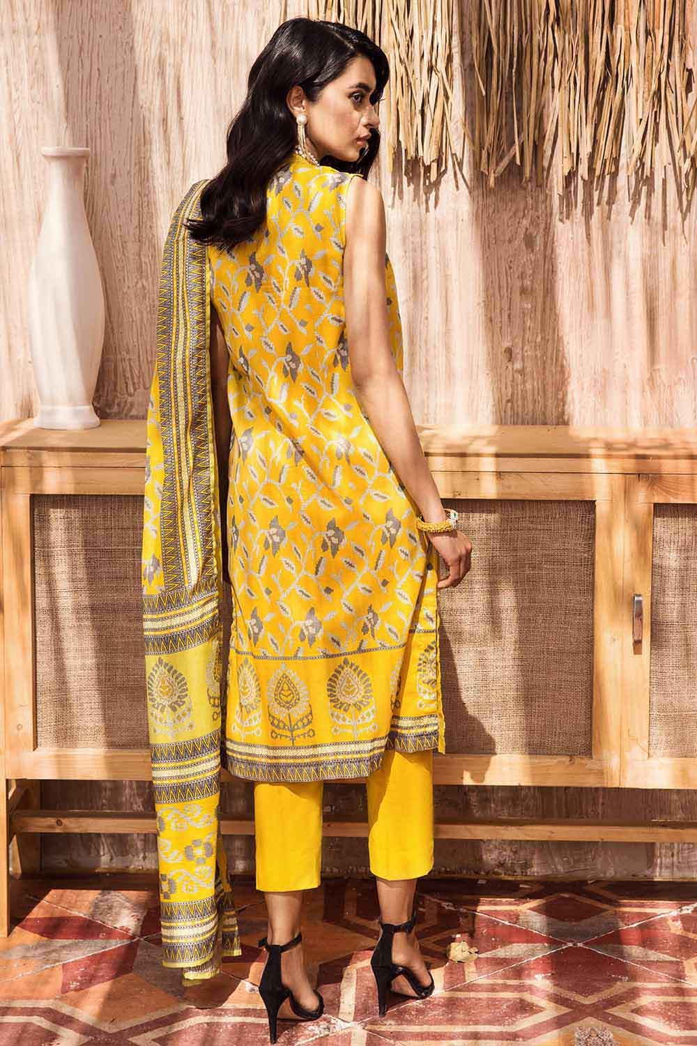 Gul Ahmed Summer 2022 · Essential 3PC Collection – 3PC Digital Printed Lawn Suit CL-12012 A - Image 3