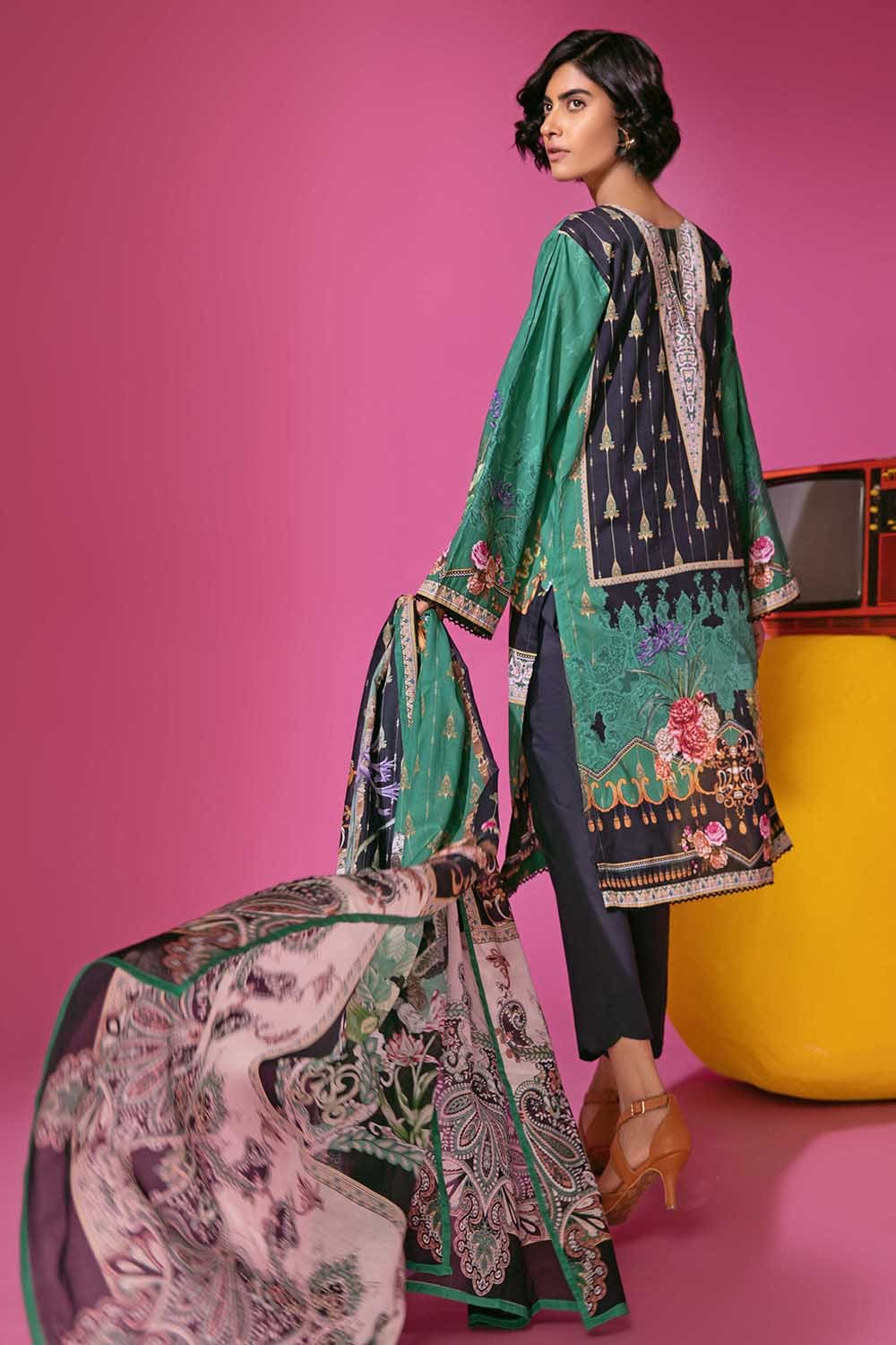 Gul Ahmed Summer 2022 · Essential 3PC Collection – 3PC Digital Printed Lawn Suit CL-12504 B
