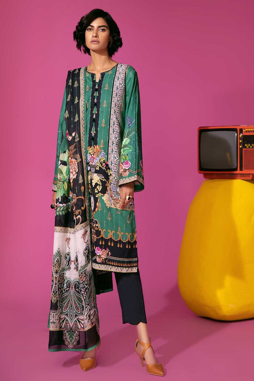 Gul Ahmed Summer 2022 · Essential 3PC Collection – 3PC Digital Printed Lawn Suit CL-12504 B - Image 2
