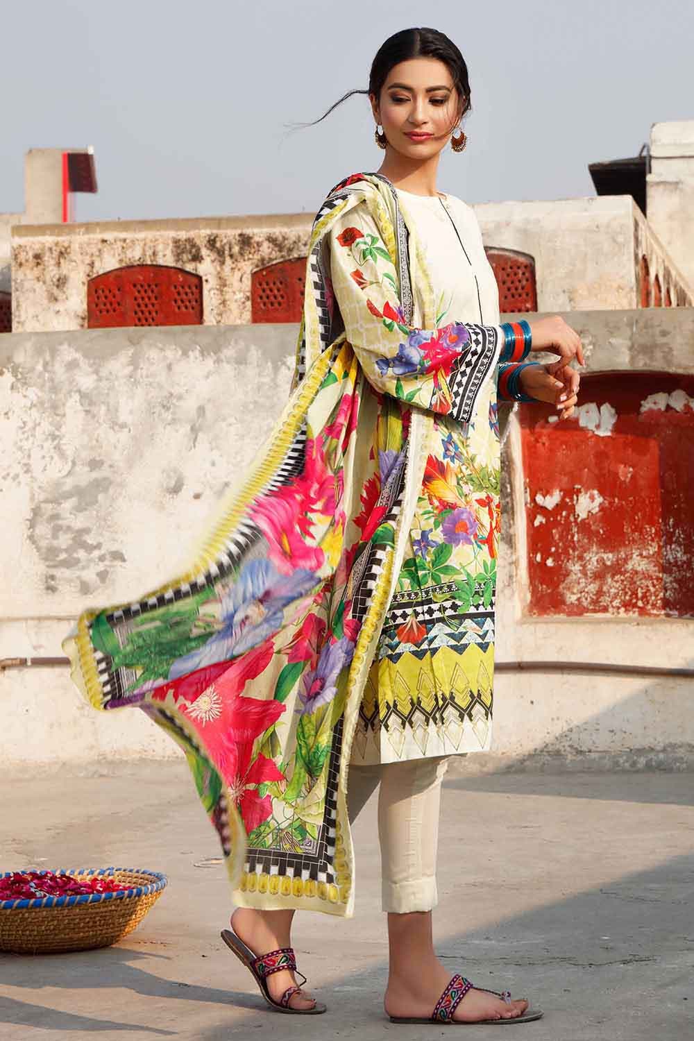 Gul Ahmed Summer 2022 · Essential 3PC Collection – 3PC Digital Printed Lawn Suit CL-1253 A