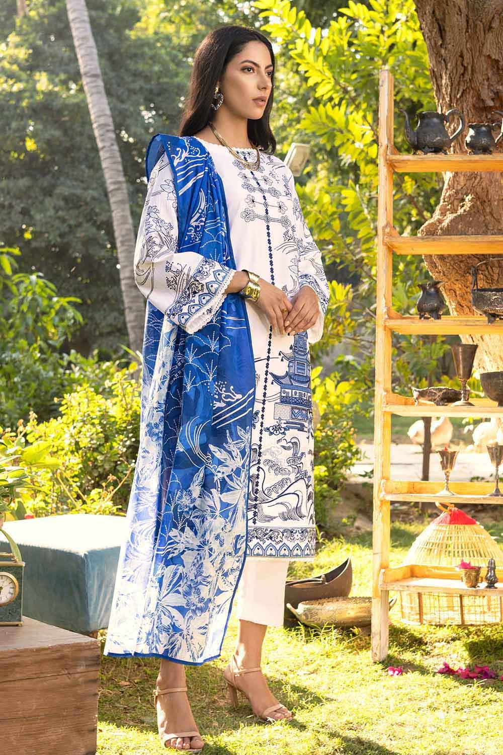 Gul Ahmed Summer 2022 · Essential 3PC Collection – 3PC Embroidered Lawn Suit DN-22031 - Image 3