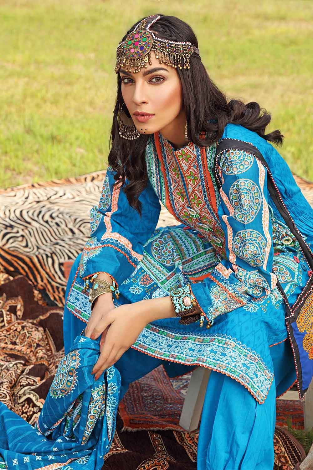 Gul Ahmed Summer 2022 · Essential 3PC Collection – 3PC Embroidered Lawn Suit With Dobby Dupatta CL-1248 - Image 3