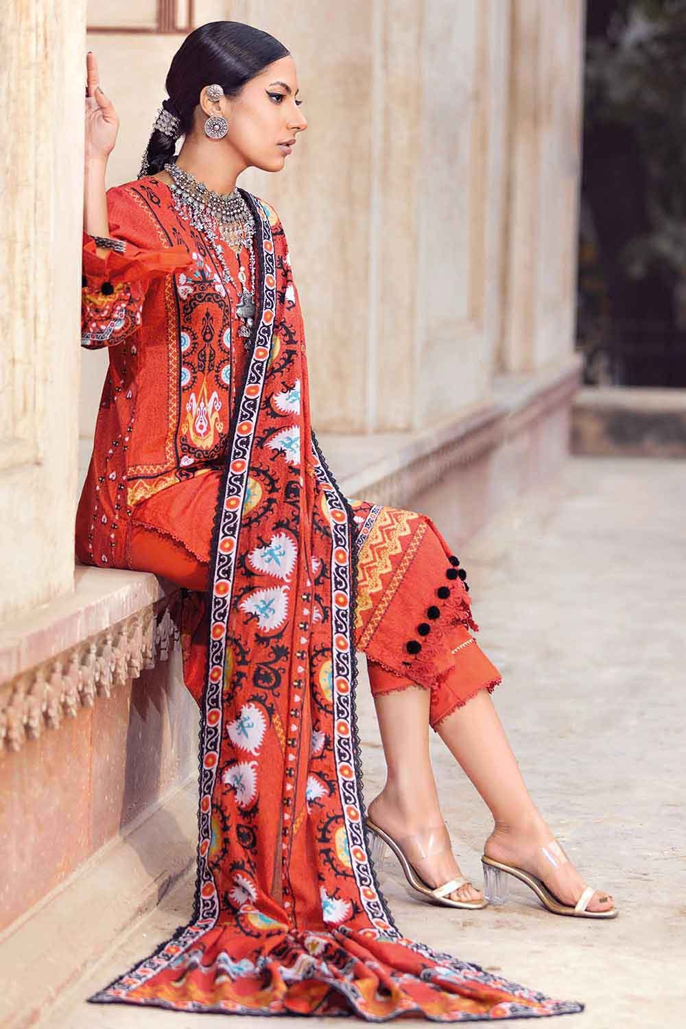Gul Ahmed Summer 2022 · Essential 3PC Collection – 3PC Gold Printed Lawn Suit Aloe Vera Finish DN-22053 - Image 3