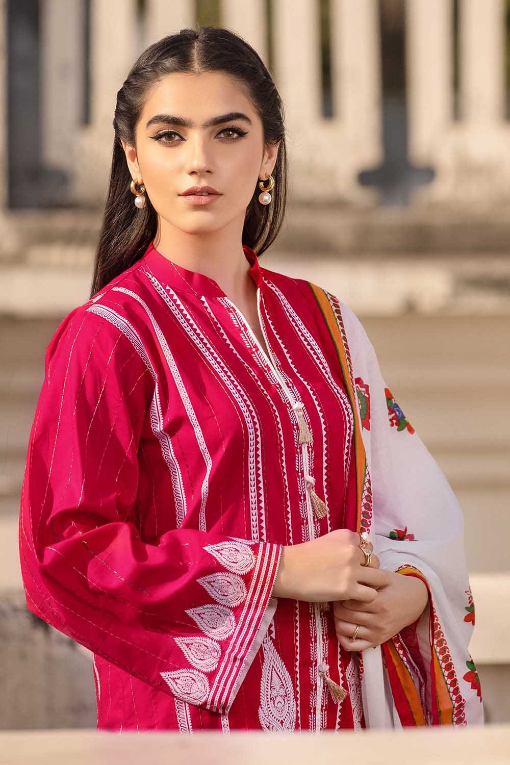 Gul Ahmed Summer 2022 · Essential 3PC Collection – 3PC Lawn Printed Embroidered Suit CL-1174 - Image 3