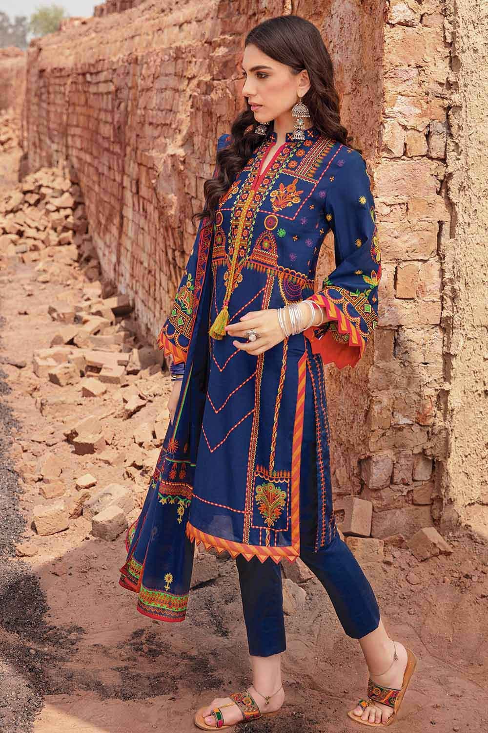 Gul Ahmed Summer 2022 · Essential 3PC Collection – 3PC Printed Lawn Suit CL-1328 A - Image 2