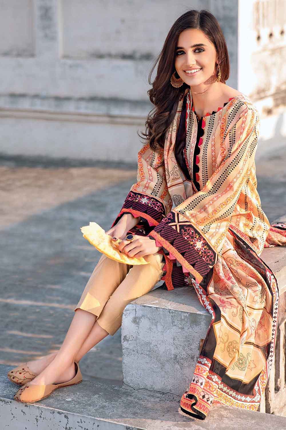 Gul Ahmed Summer 2022 · Essential 3PC Collection – 3PC Printed Lawn Suit CL-22028 B - Image 2