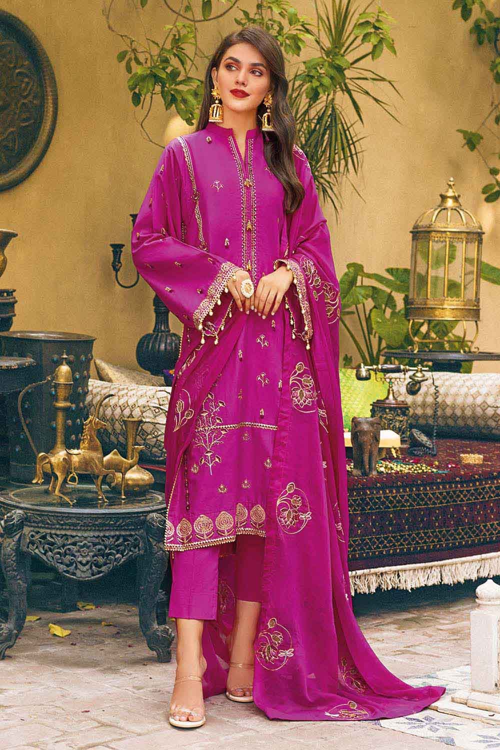 Gul Ahmed Summer 2022 · Premium Collection – 3PC Sequins Embroidered Lawn Suit With Embroidered Chiffon Dupatta PM-12019 - Image 3