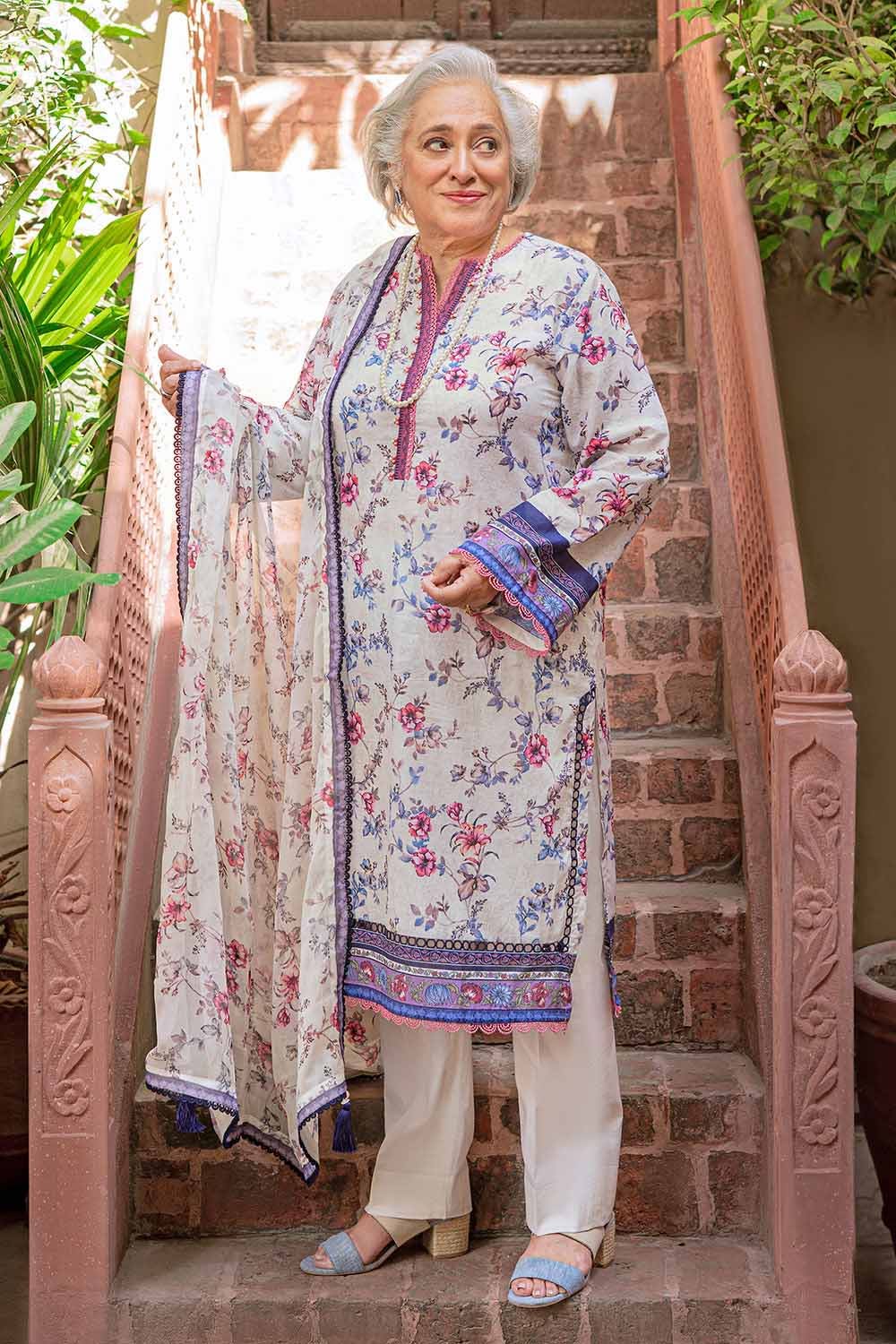 Gul Ahmed Summer 2023 - Tribute Collection – 3PC Lawn Digital Printed Suit With Chiffon Dupatta BM-32002 - Image 2