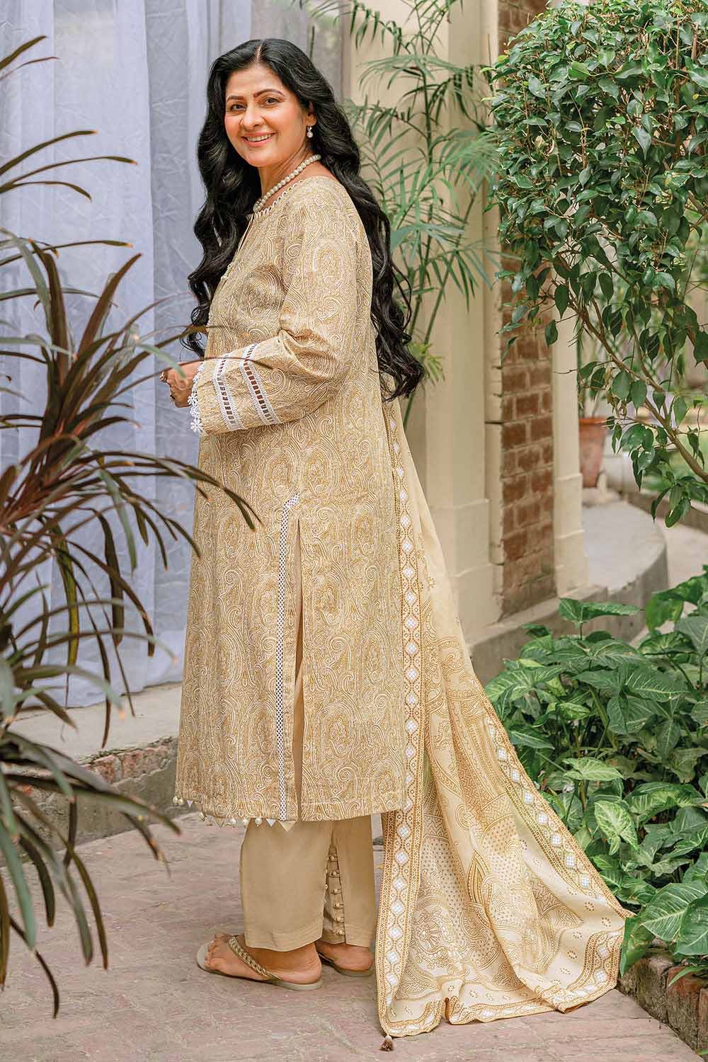 Gul Ahmed Summer 2023 - Tribute Collection – 3PC Lawn Lacquer Printed Suit CL-32182 A - Image 4