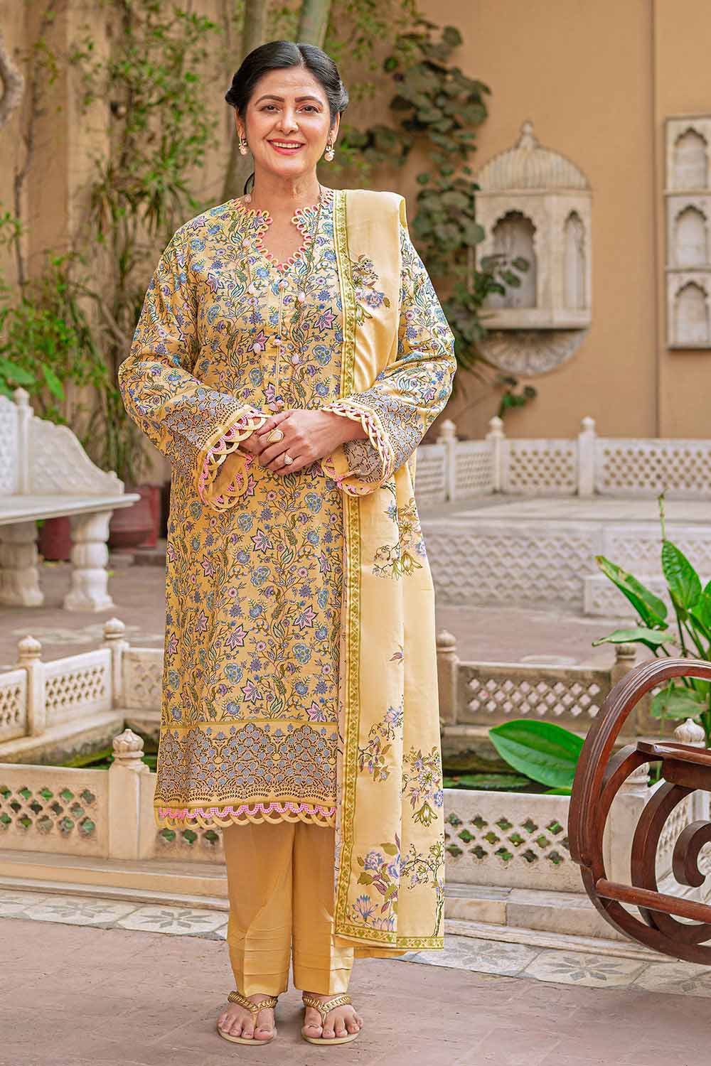 Gul Ahmed Summer 2023 - Tribute Collection – 3PC Printed Lawn Suit CL-32007 A - Image 2