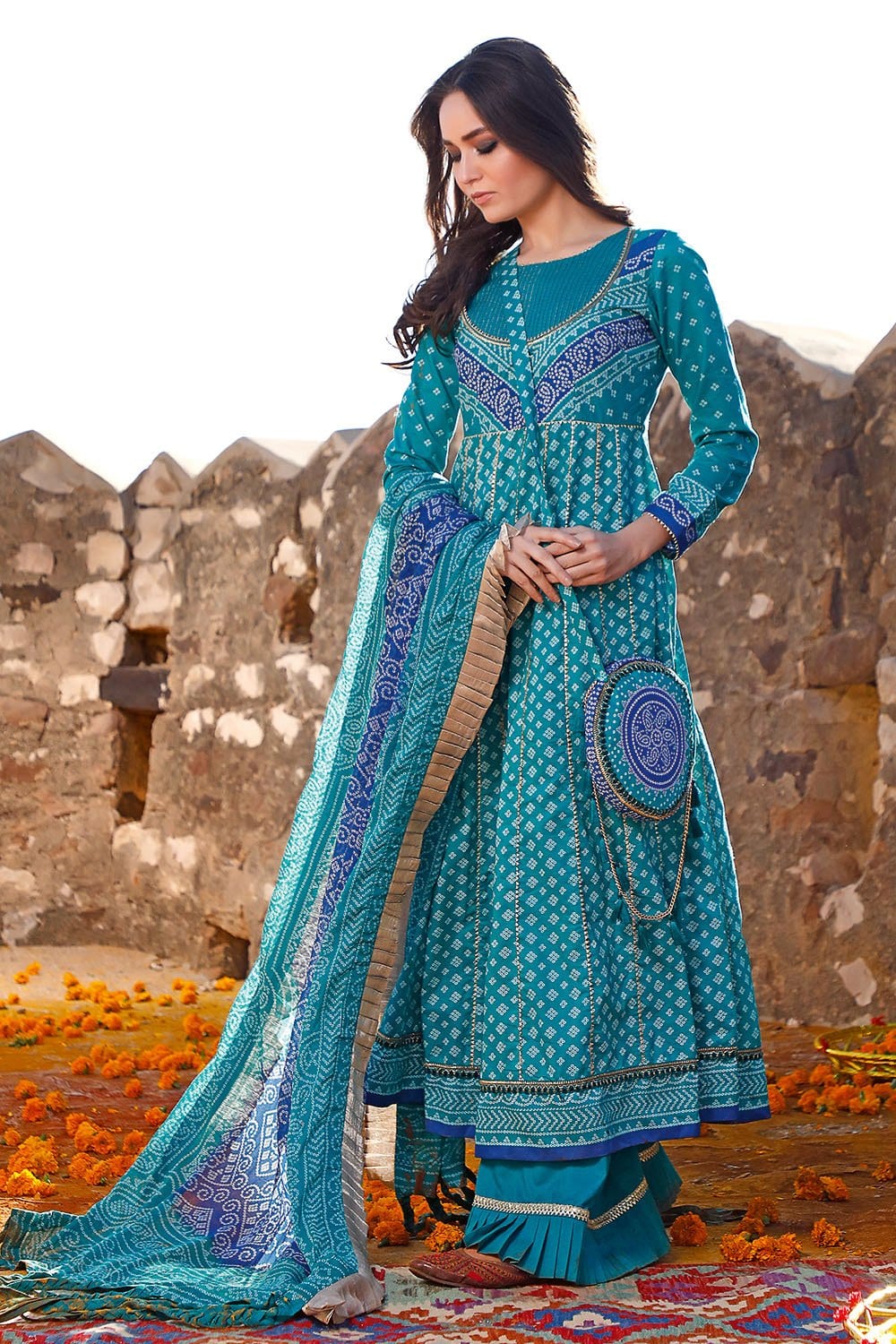 Gul Ahmed Summer Basic Lawn 2021 · 3PC Unstitched Chunri Lawn Suit CL-1261 B