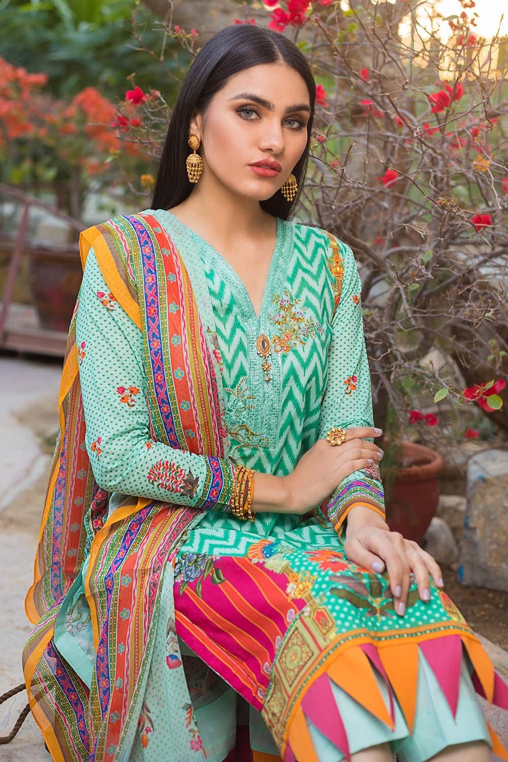 Gul Ahmed Summer Premium Lawn 2021 · 3PC Unstitched Digital Printed Embroidered Lawn Suit With Digital Printed Chiffon Dupatta BM-165 - Image 3