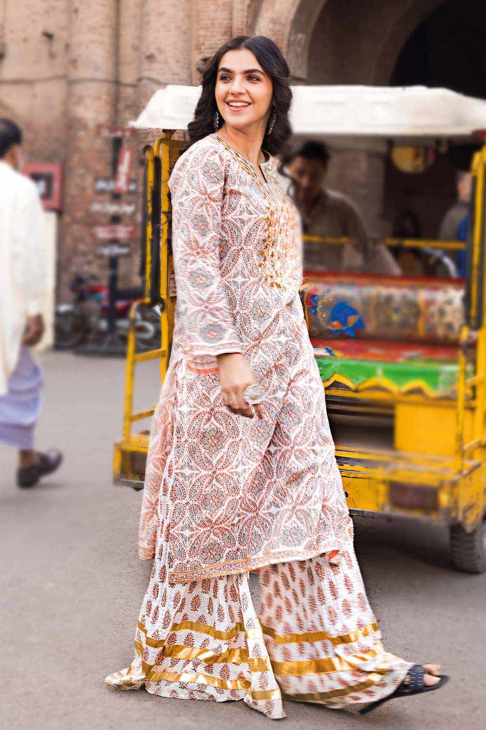 Gul Ahmed Summer Vintage Garden – 2PC Lawn Printed Shirt Trousers Suit TL-32025 B - Image 2