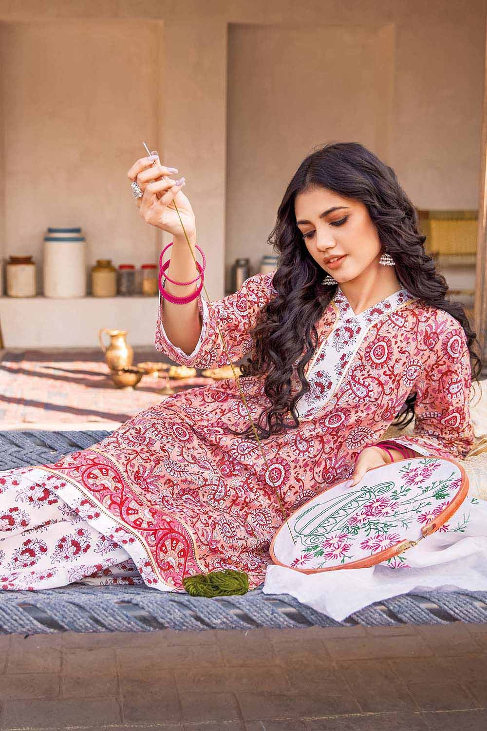 Gul Ahmed Summer Vintage Garden – 2PC Lawn Printed Shirt Trousers Suit TL-32026 B - Image 3