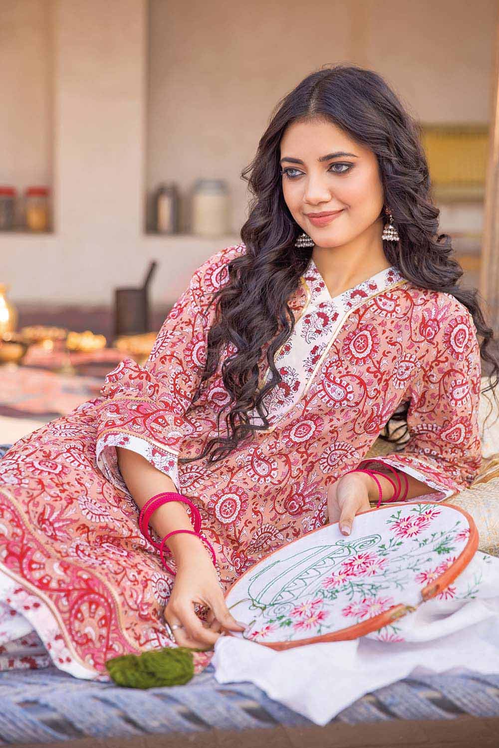 Gul Ahmed Summer Vintage Garden – 2PC Lawn Printed Shirt Trousers Suit TL-32026 B - Image 4